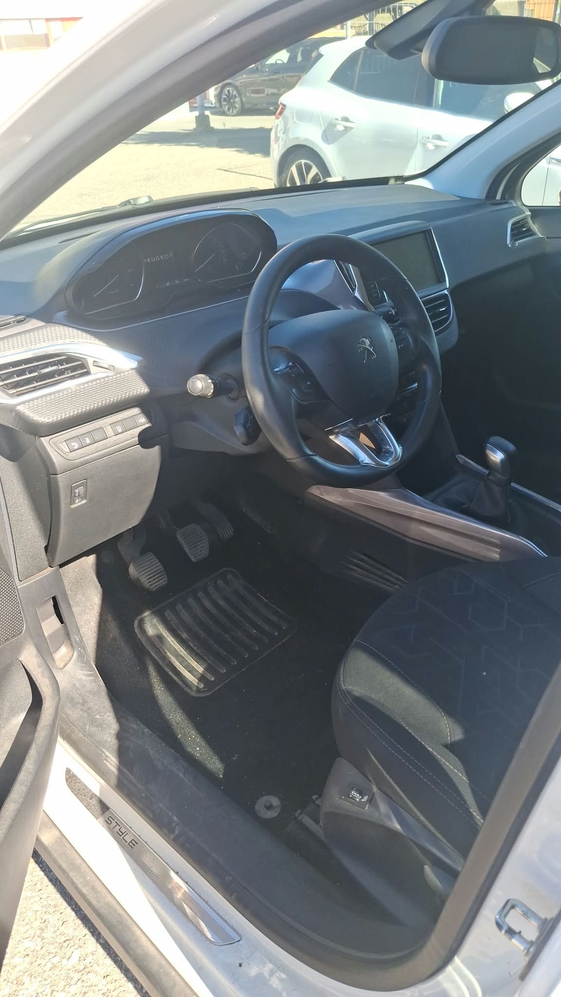 PEUGEOT 2008 1.6 VTI Active-image-7