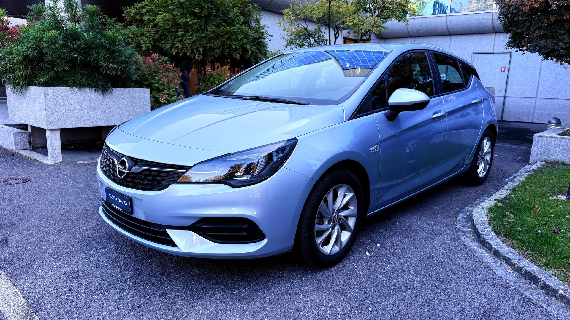 OPEL Astra 1.2i Turbo Elegance-image-2