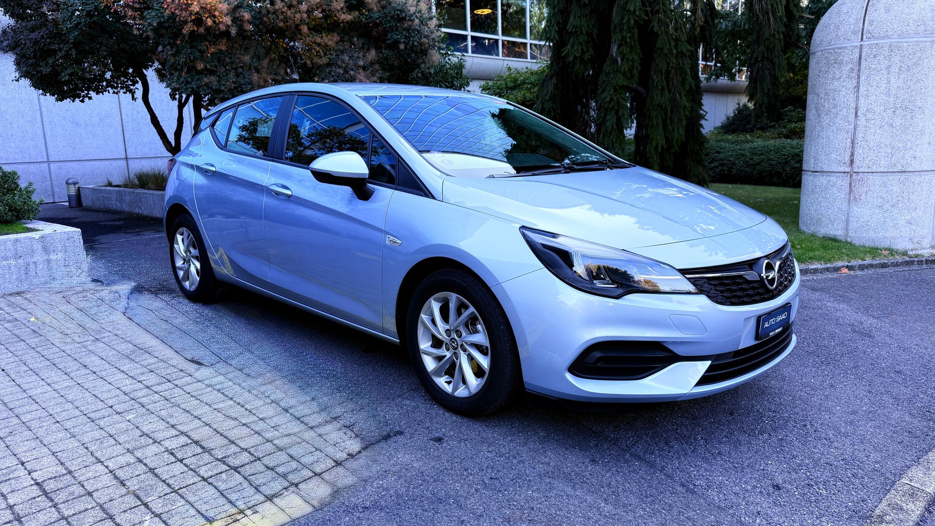 OPEL Astra 1.2i Turbo Elegance-image-1