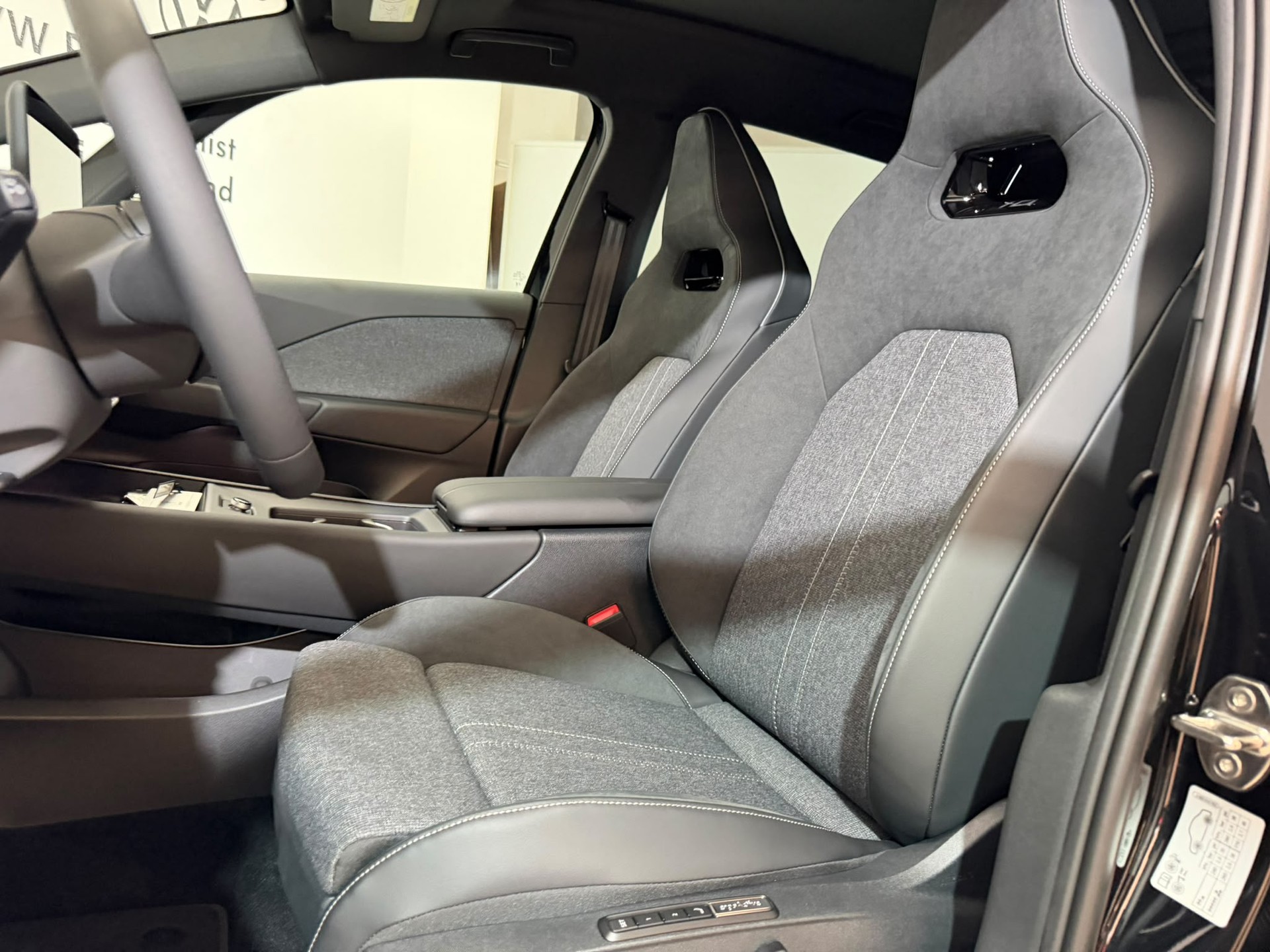 VW ID.3 Neo 79 kWh 231 PS Style-image-8