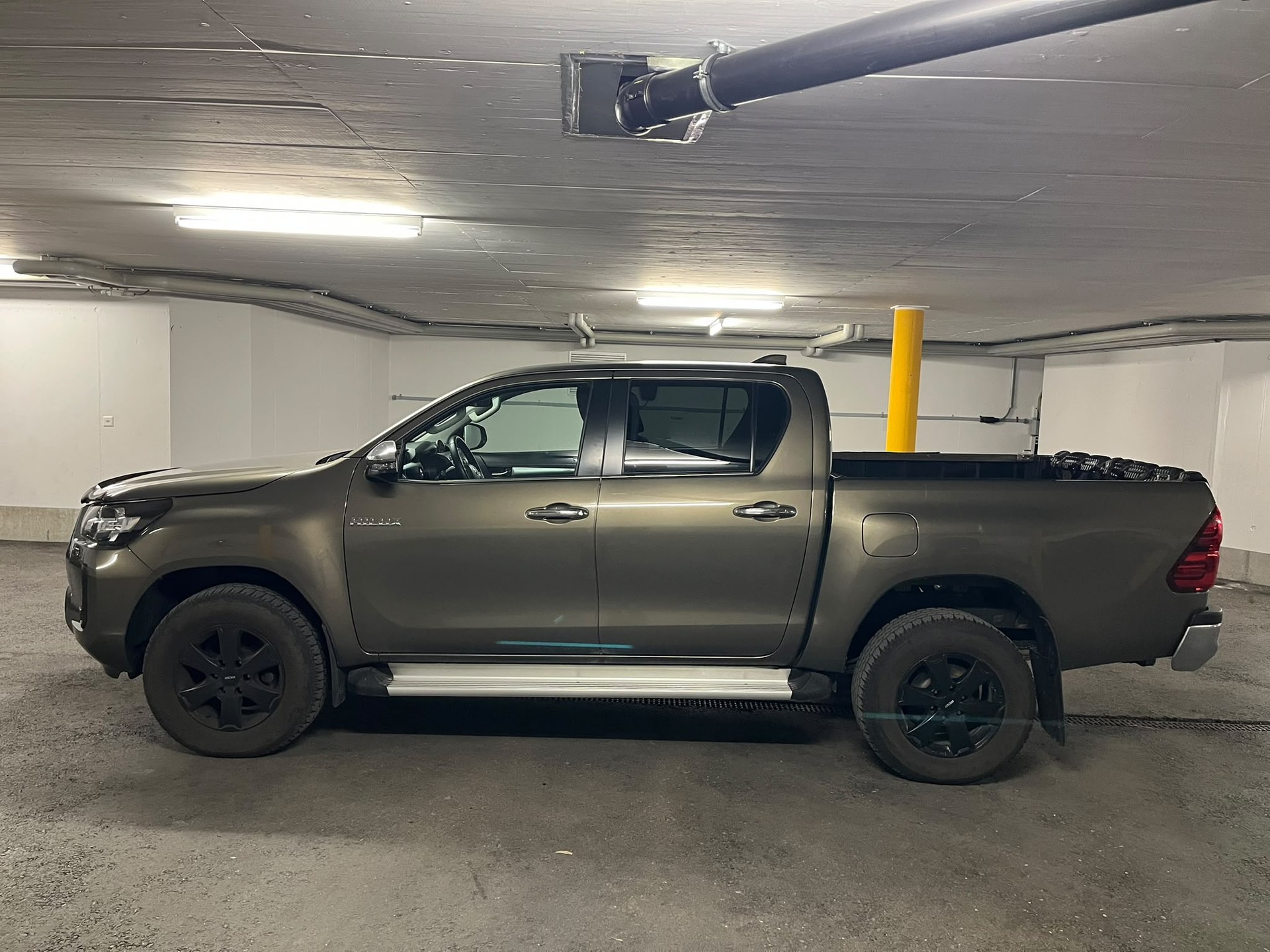 TOYOTA 2.4D-4D Style Double Cab 4x4-image-1