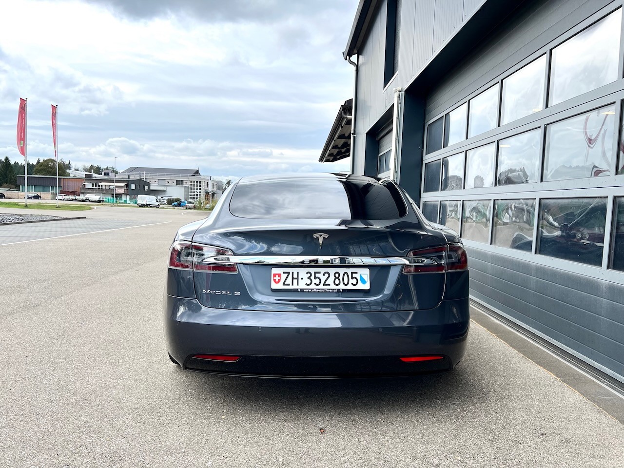 TESLA Model S 75 D-image-4