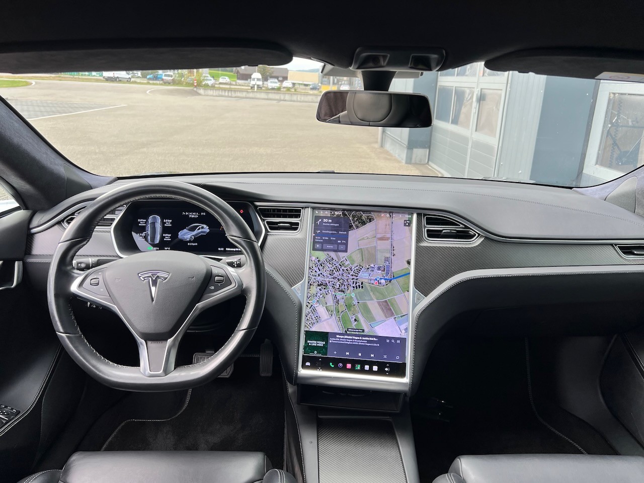 TESLA Model S 75 D-image-11
