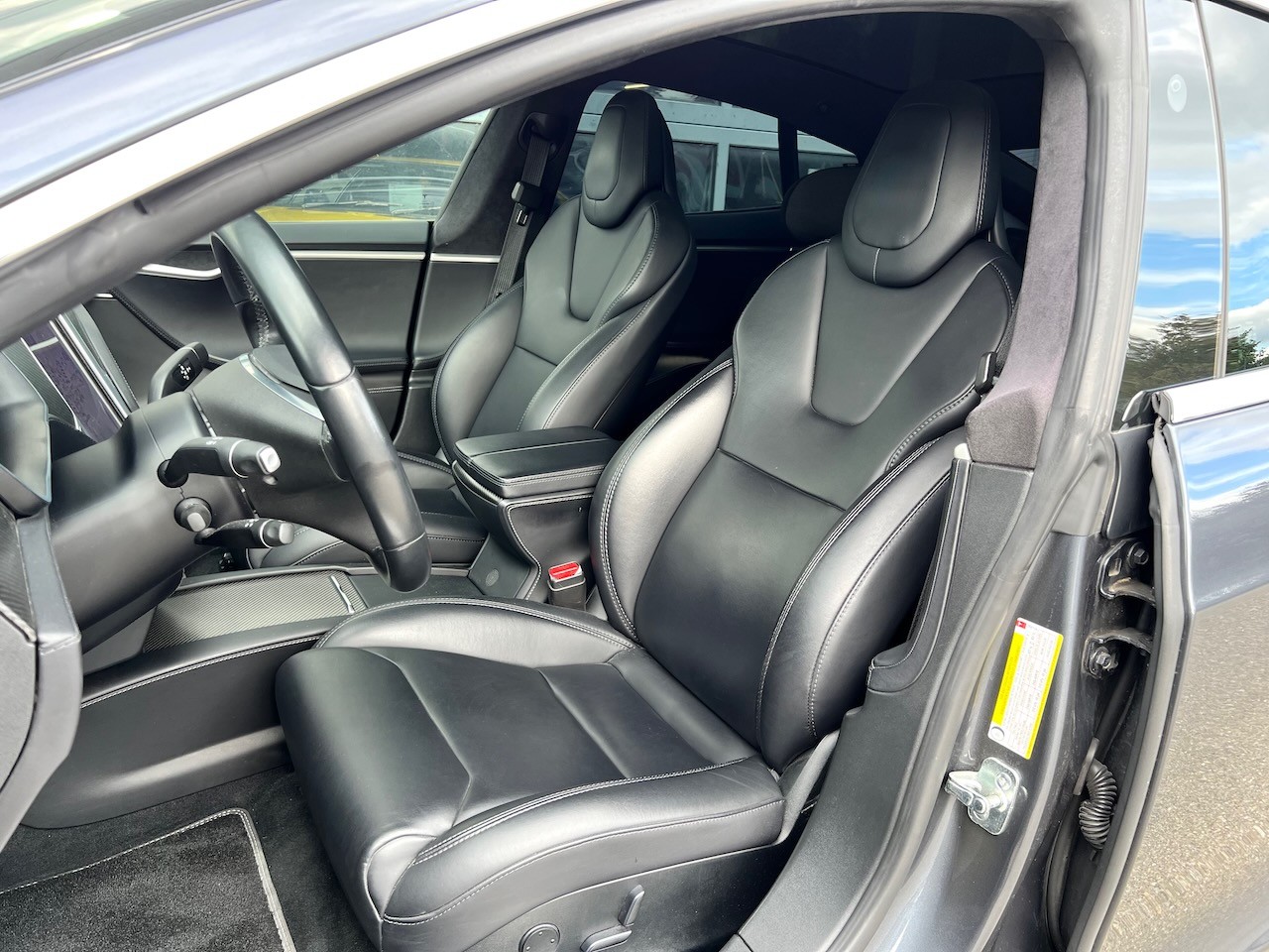 TESLA Model S 75 D-image-10