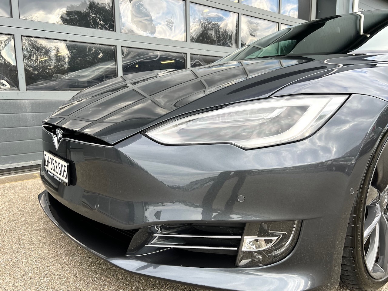 TESLA Model S 75 D-image-8