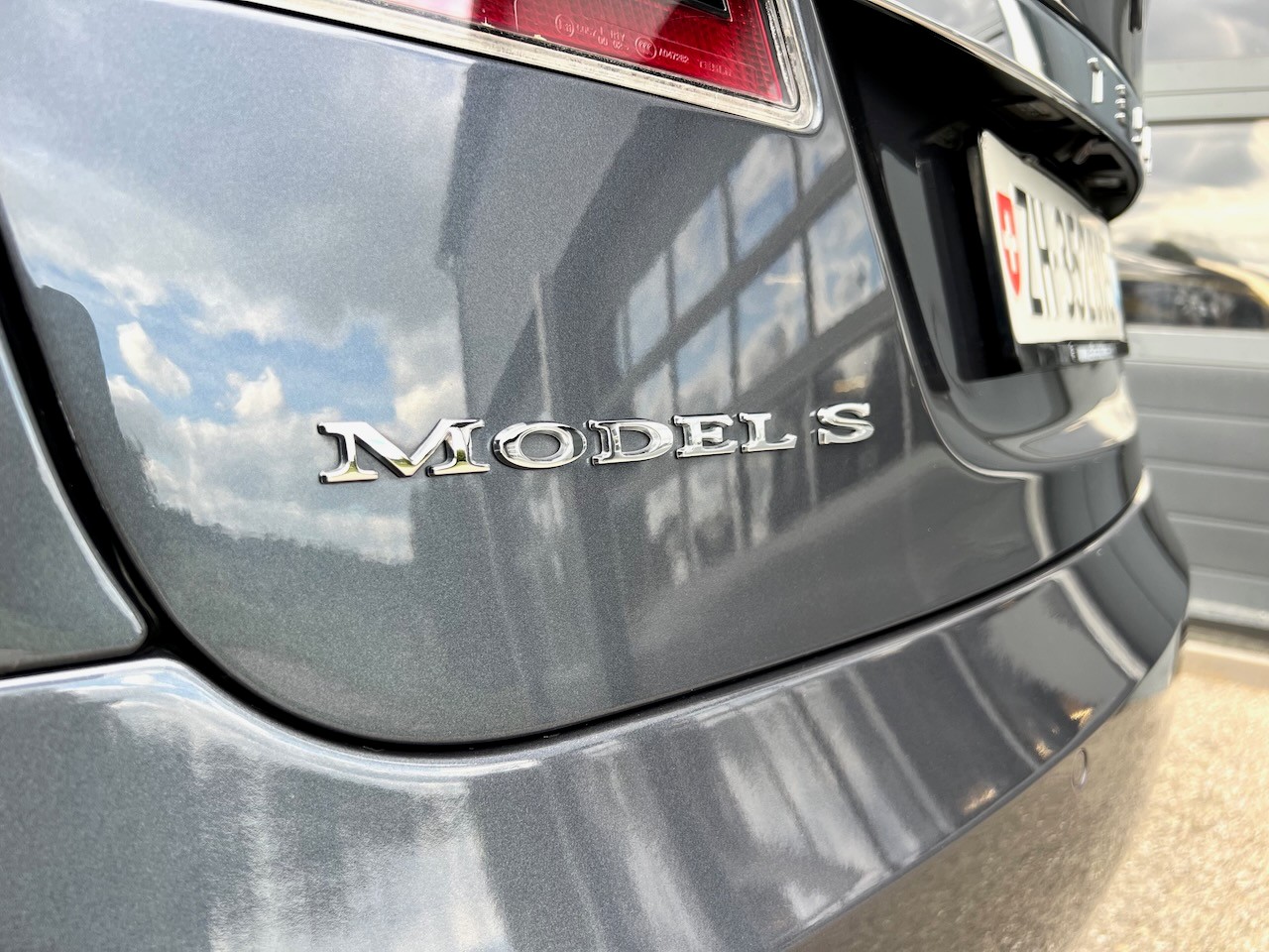 TESLA Model S 75 D-image-5