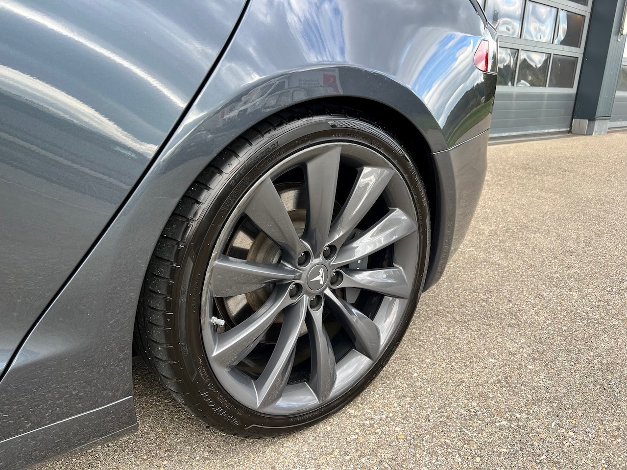 TESLA Model S 75 D-image-6