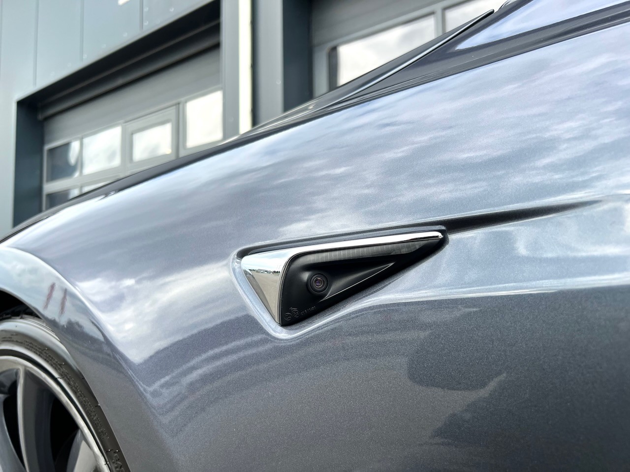 TESLA Model S 75 D-image-7