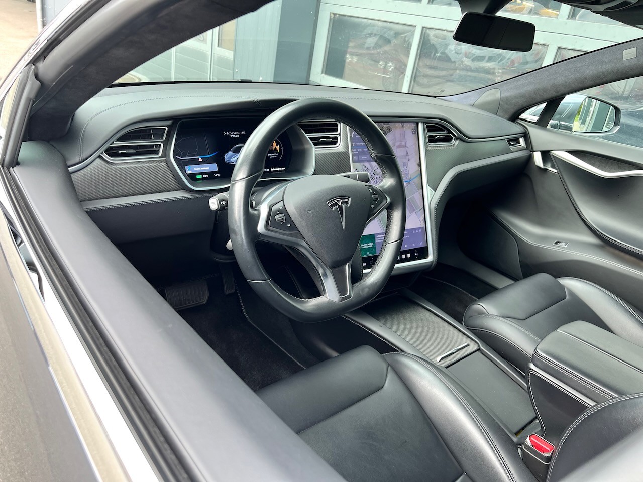 TESLA Model S 75 D-image-9