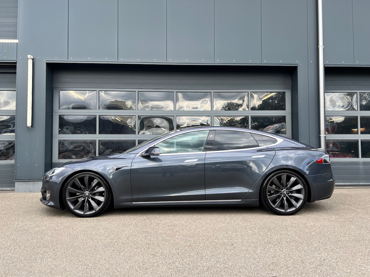 TESLA Model S 75 D-image-1