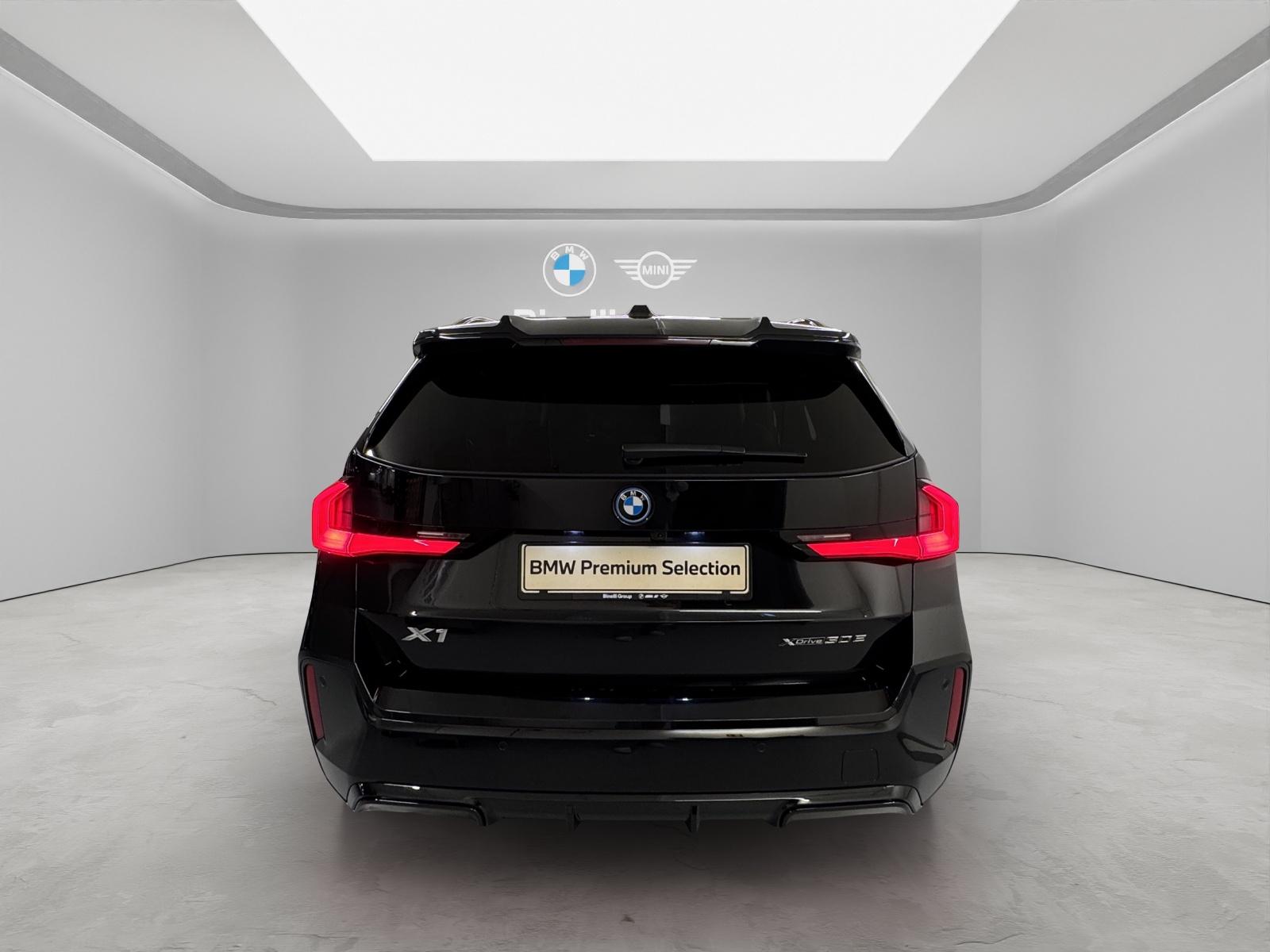 BMW X1 U11 30e xDrive paddles-showroom-element-3