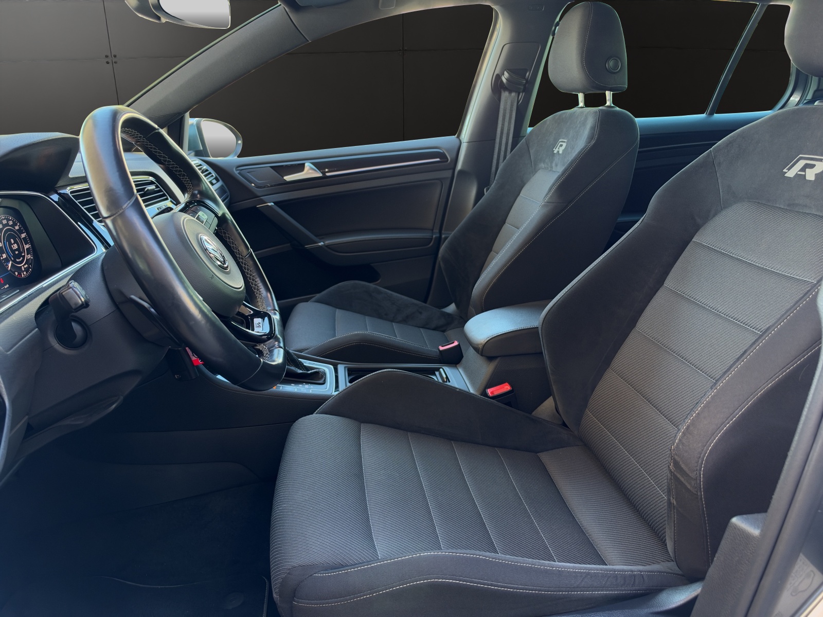 VW Golf VII 2.0 TSI R 310 DSG 4motion-image-8