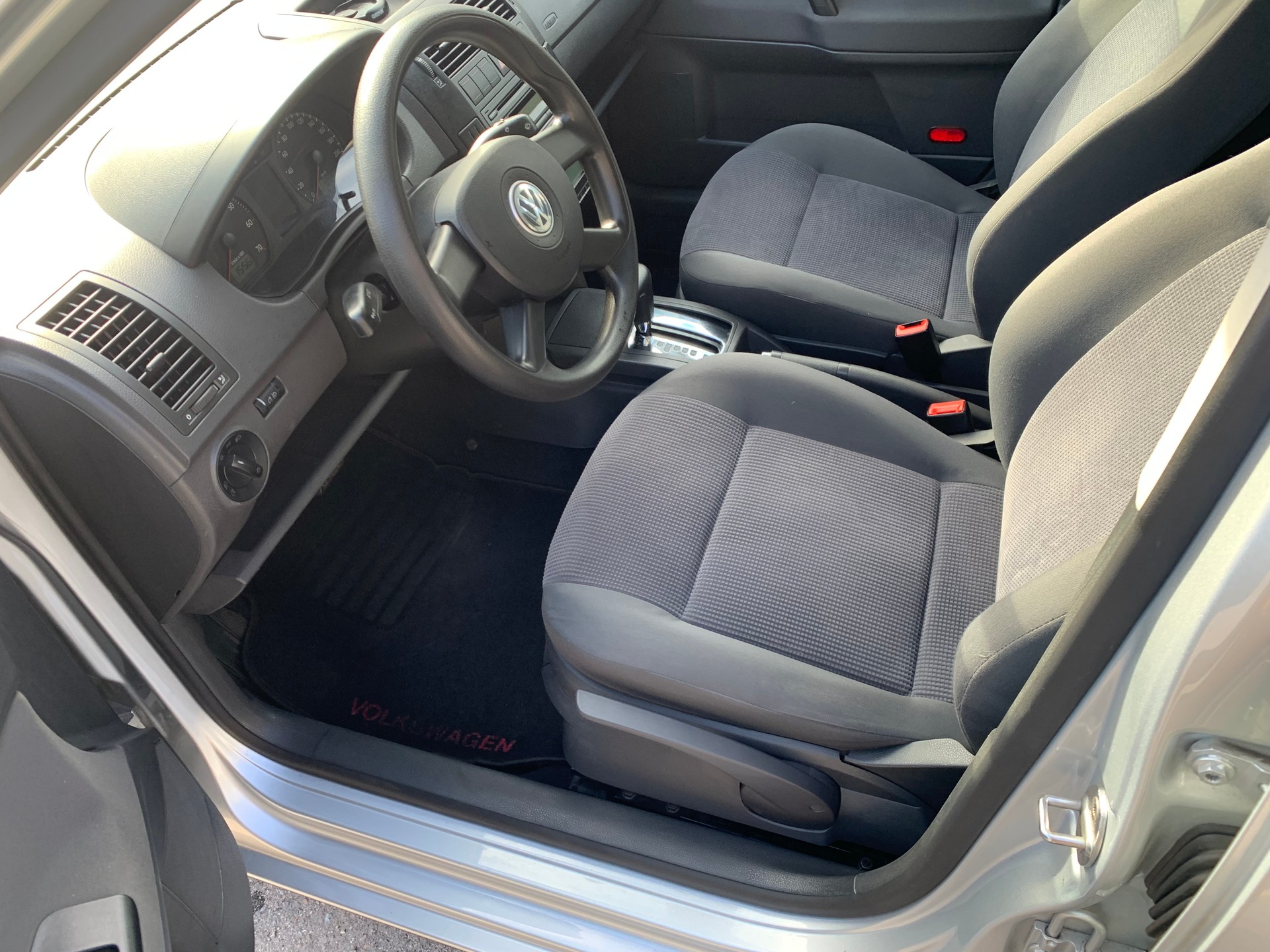 VW Polo 1.4 16V Trendline Automatic-image-6