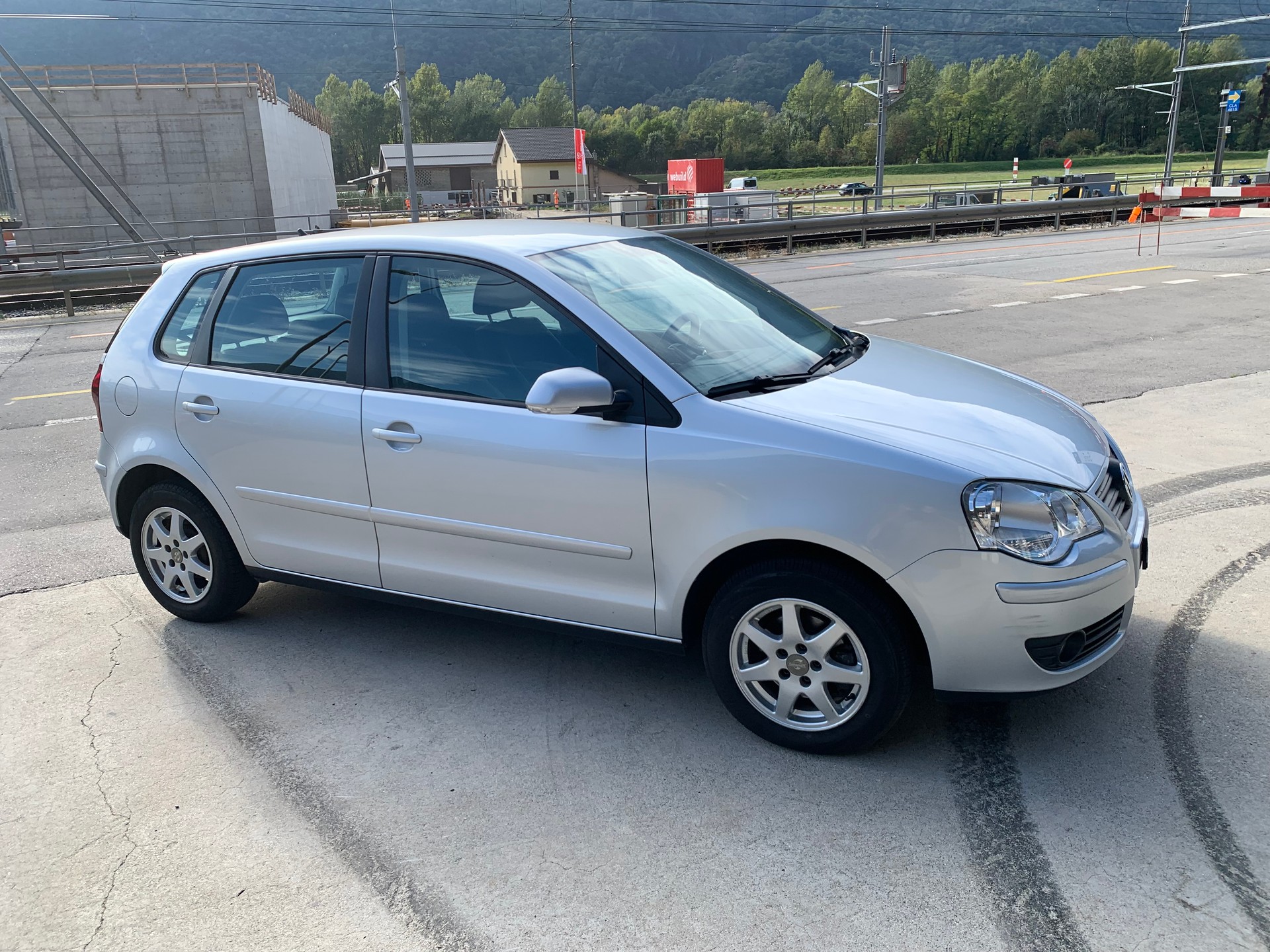 VW Polo 1.4 16V Trendline Automatic-image-2