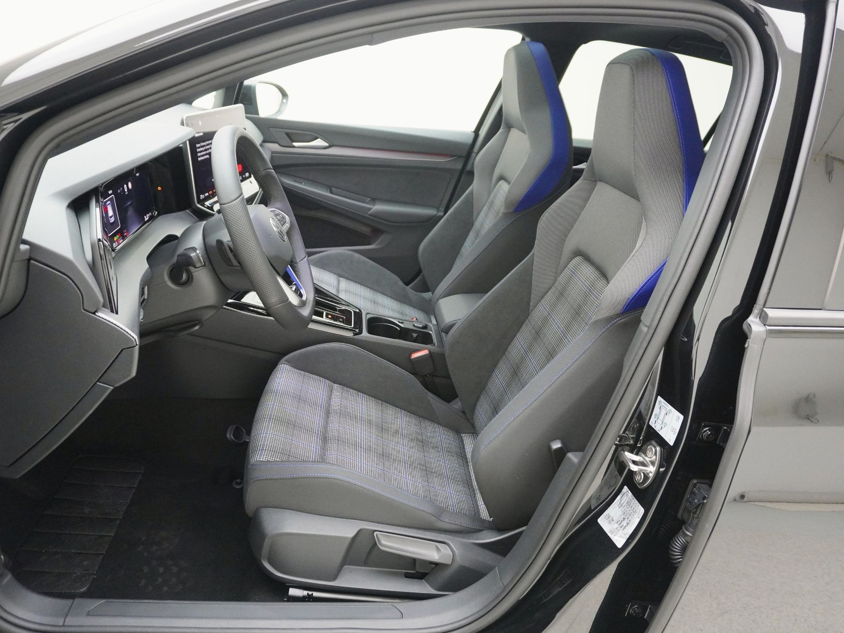 VW Golf VIII 1.5 TSI Plug-in-Hybrid GTE DSG-image-13