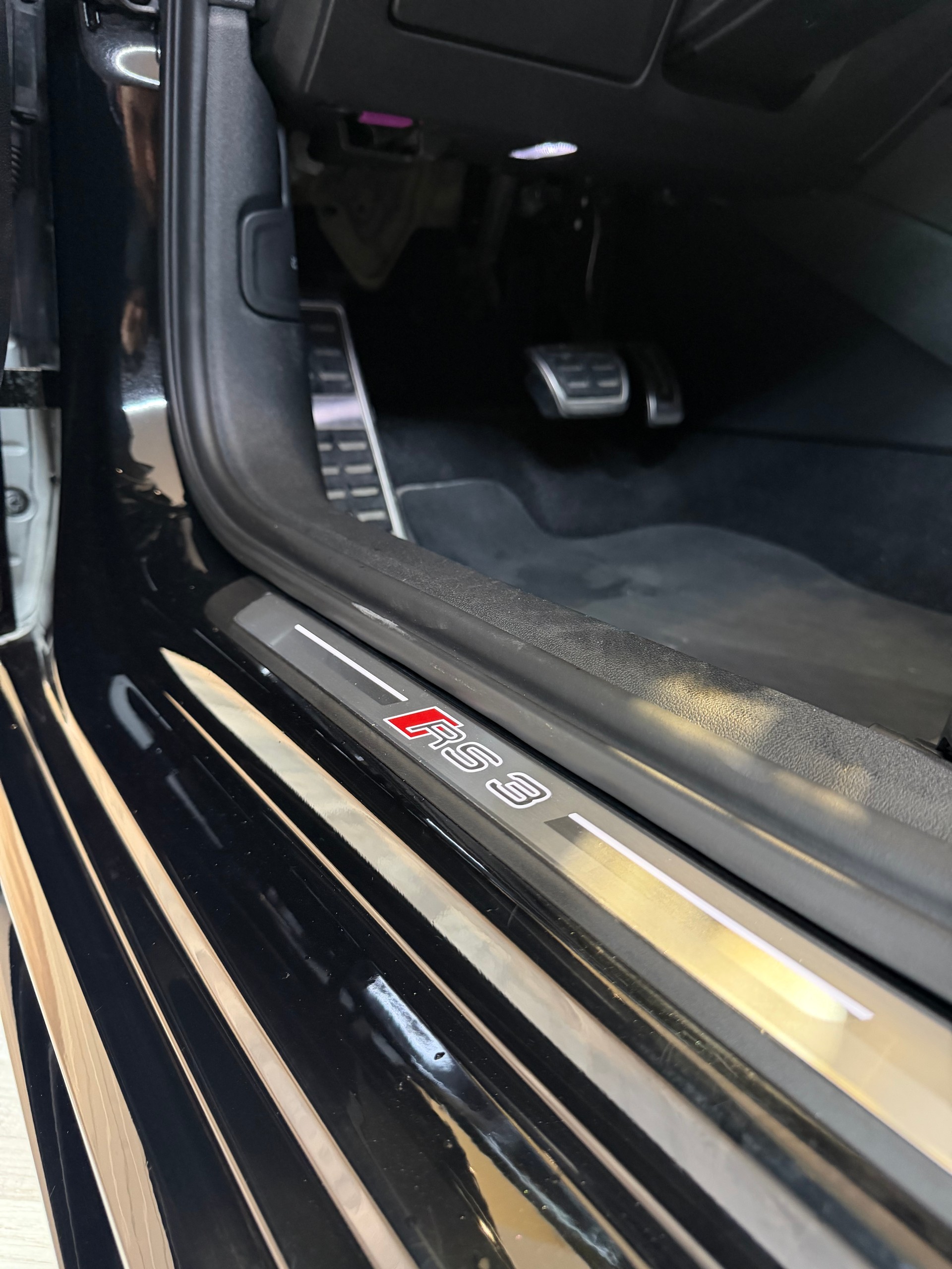 AUDI RS3 Sportback 2.5 TSI quattro S-tronic-image-18