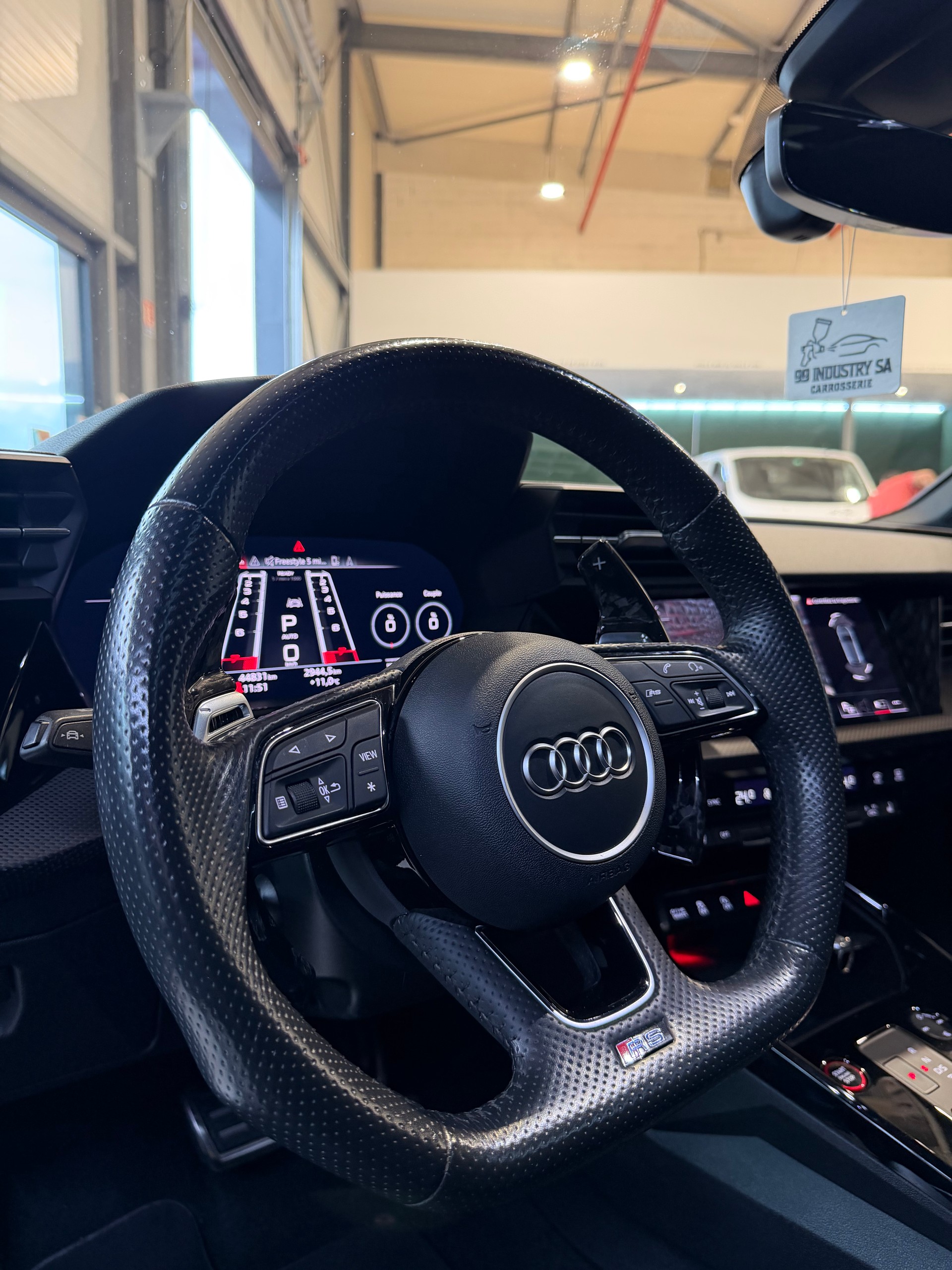 AUDI RS3 Sportback 2.5 TSI quattro S-tronic-image-19
