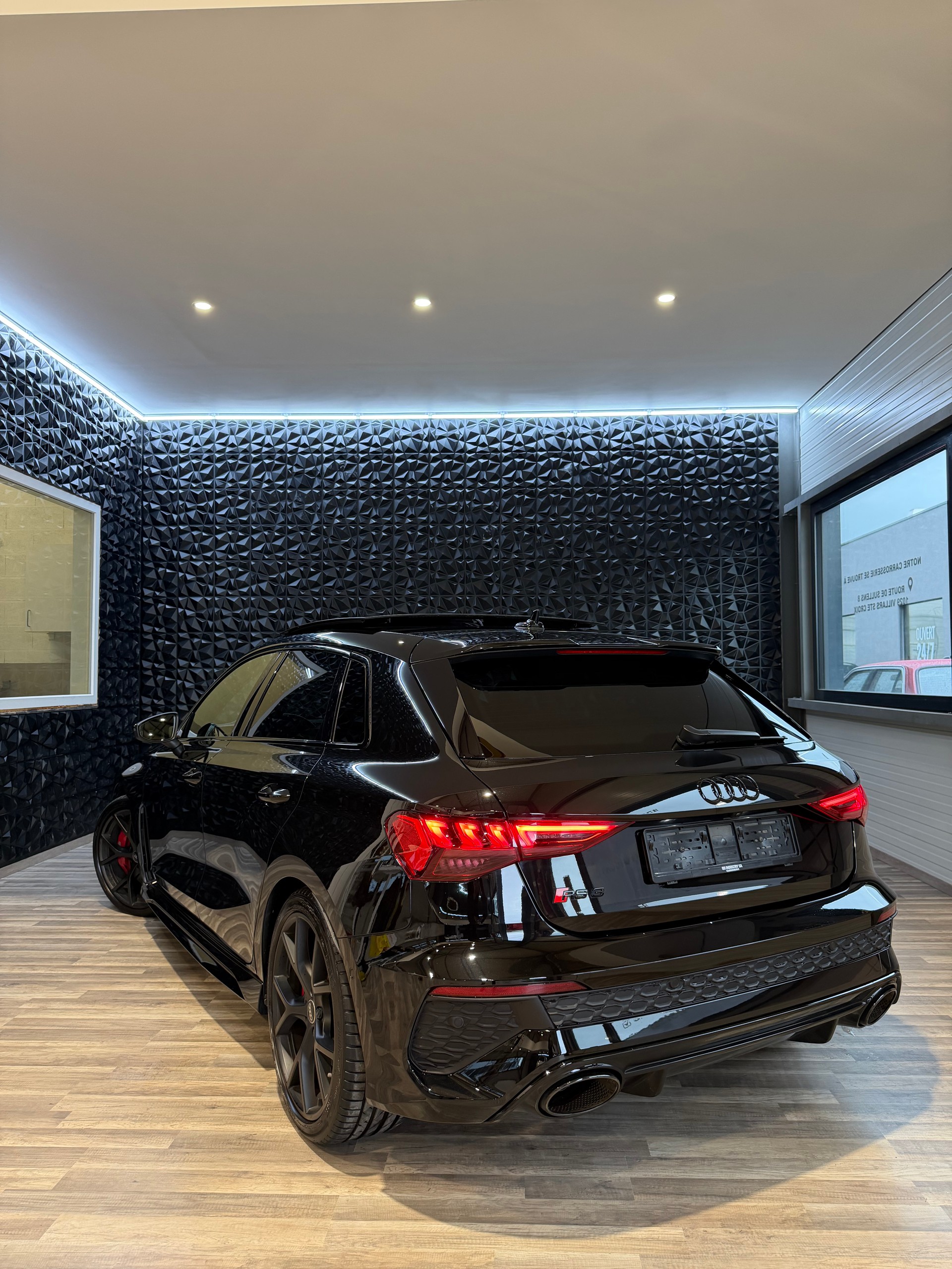 AUDI RS3 Sportback 2.5 TSI quattro S-tronic-image-5