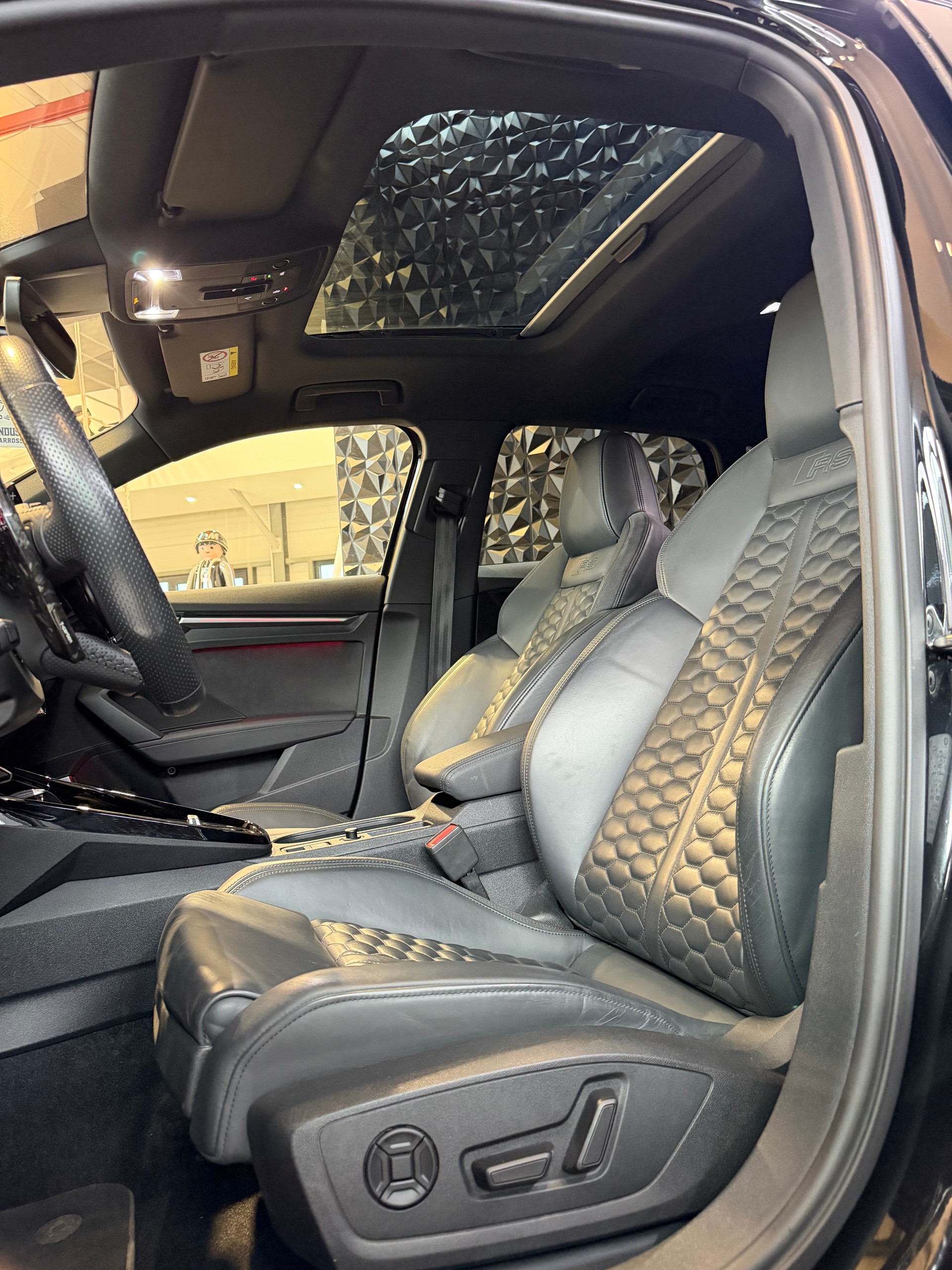 AUDI RS3 Sportback 2.5 TSI quattro S-tronic-image-14