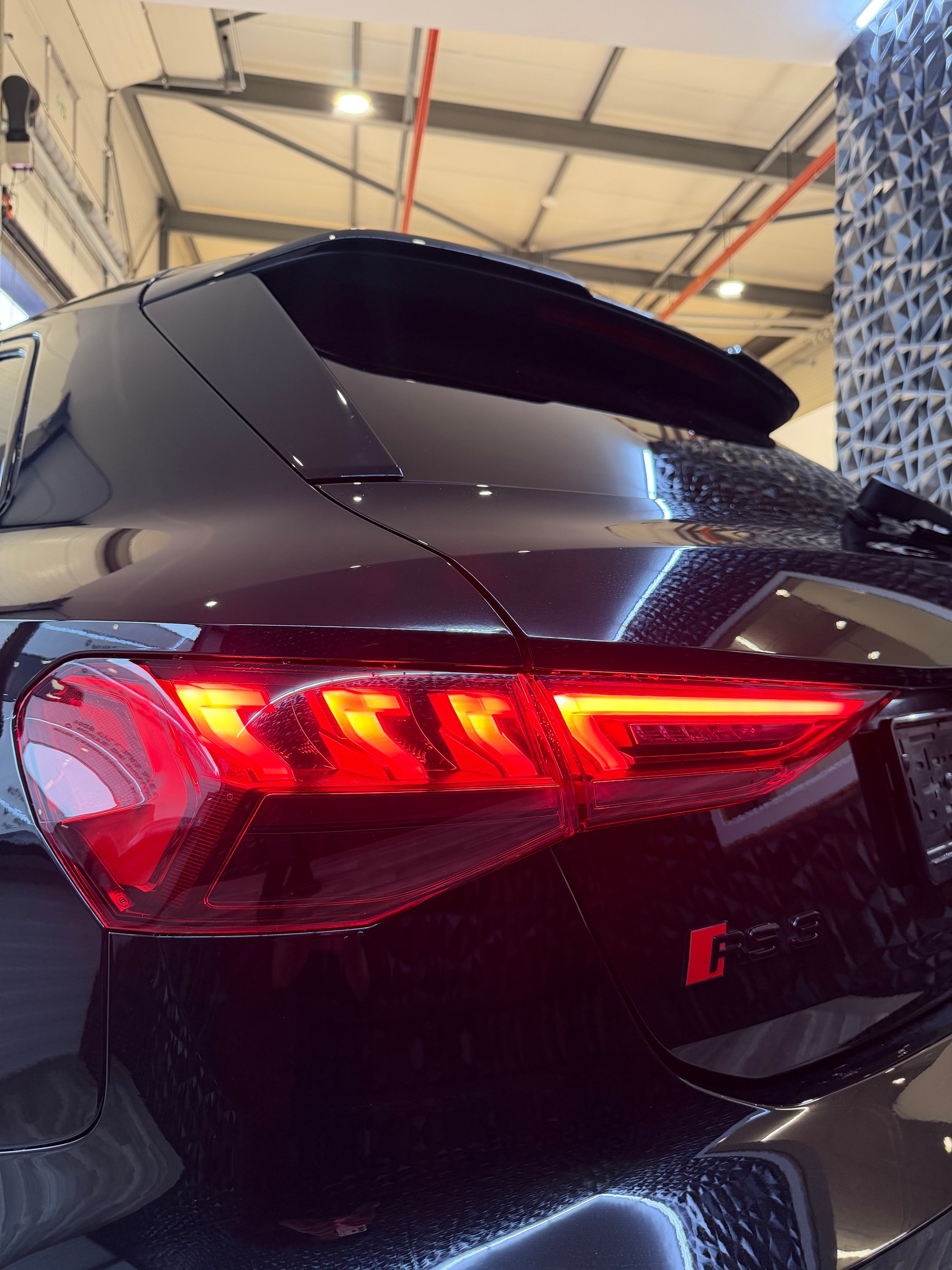 AUDI RS3 Sportback 2.5 TSI quattro S-tronic-image-10
