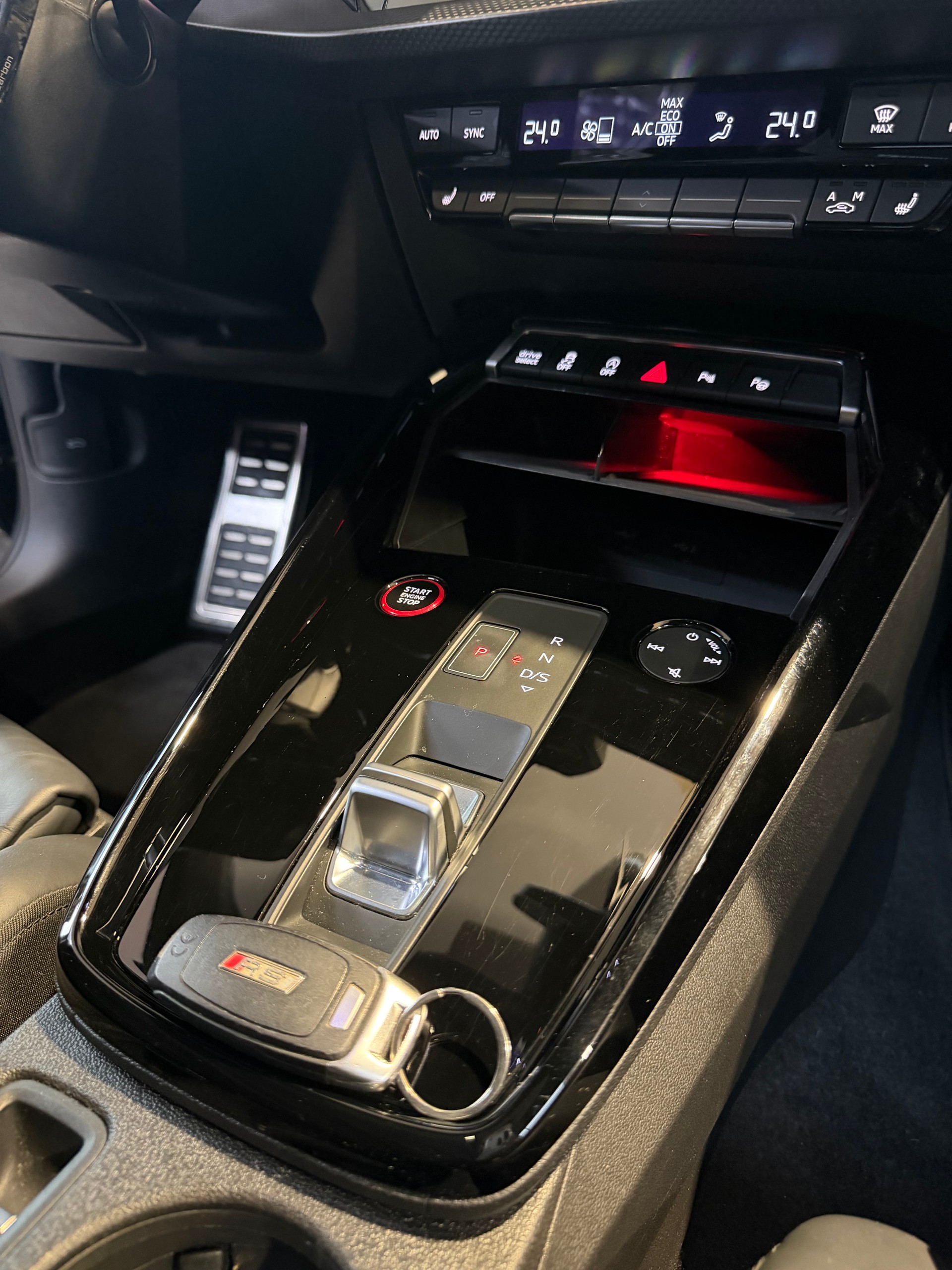 AUDI RS3 Sportback 2.5 TSI quattro S-tronic-image-21