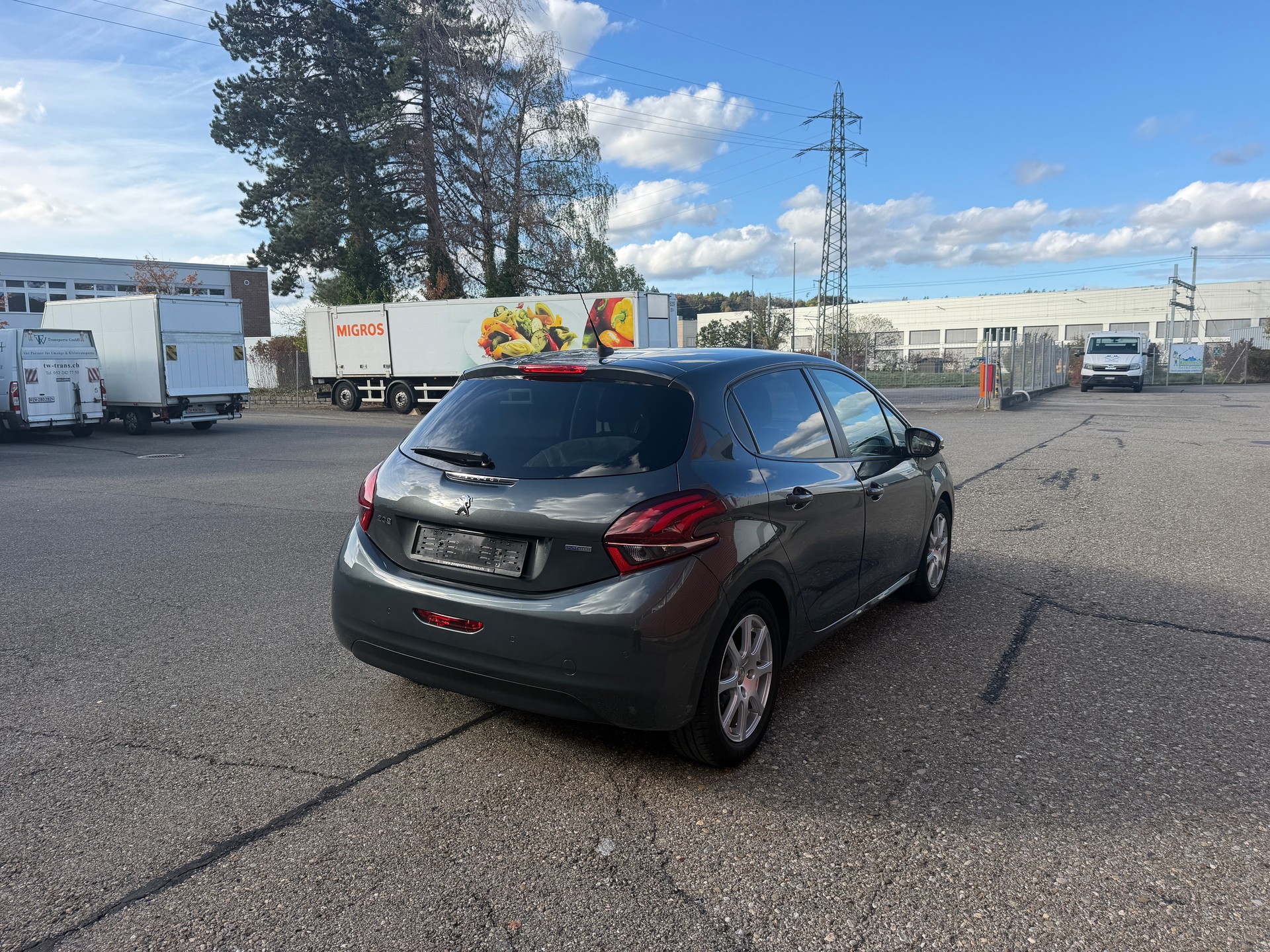 PEUGEOT 208 1.2 PureTech Active EAT6-image-4