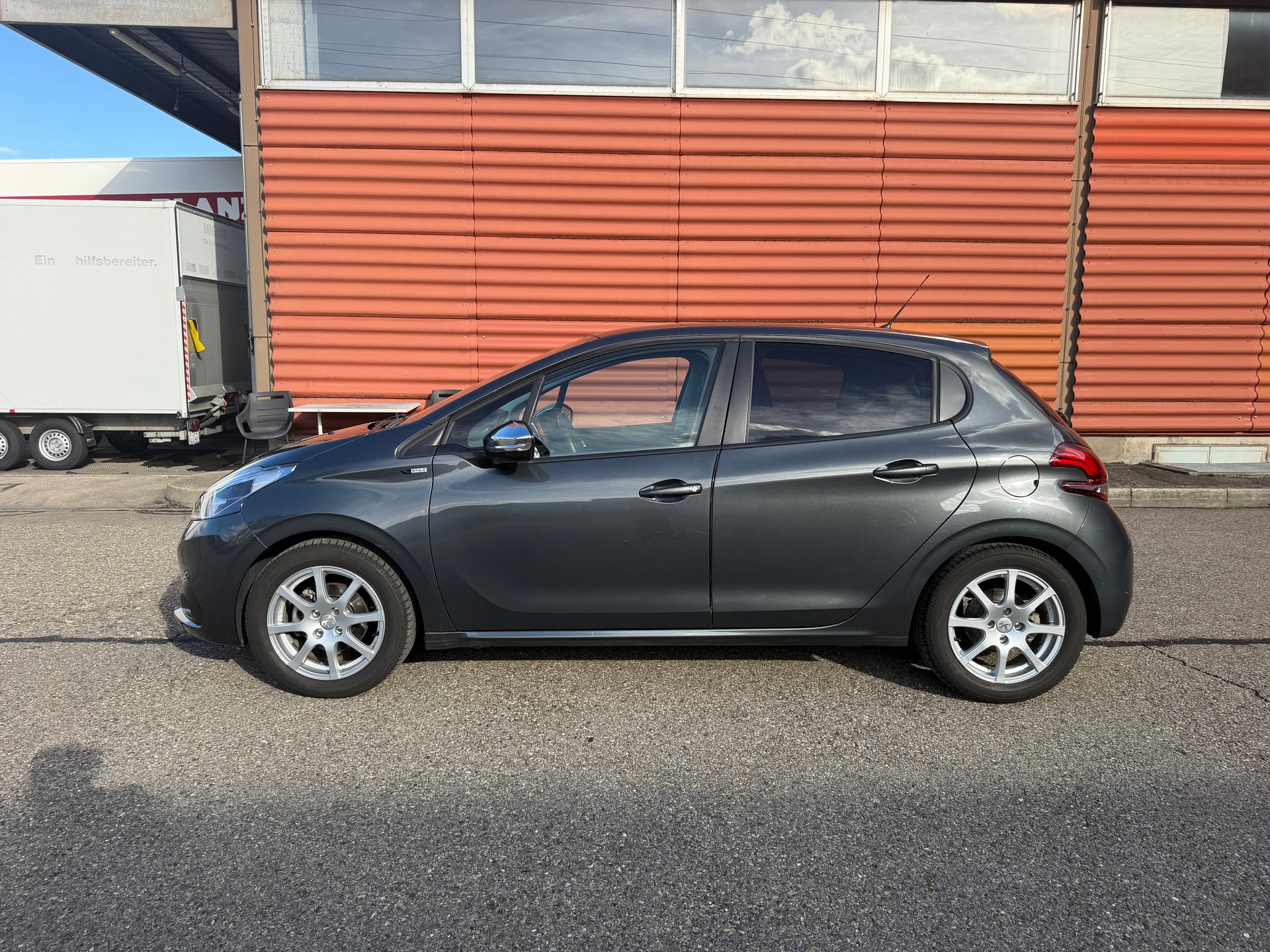 PEUGEOT 208 1.2 PureTech Active EAT6-image-1