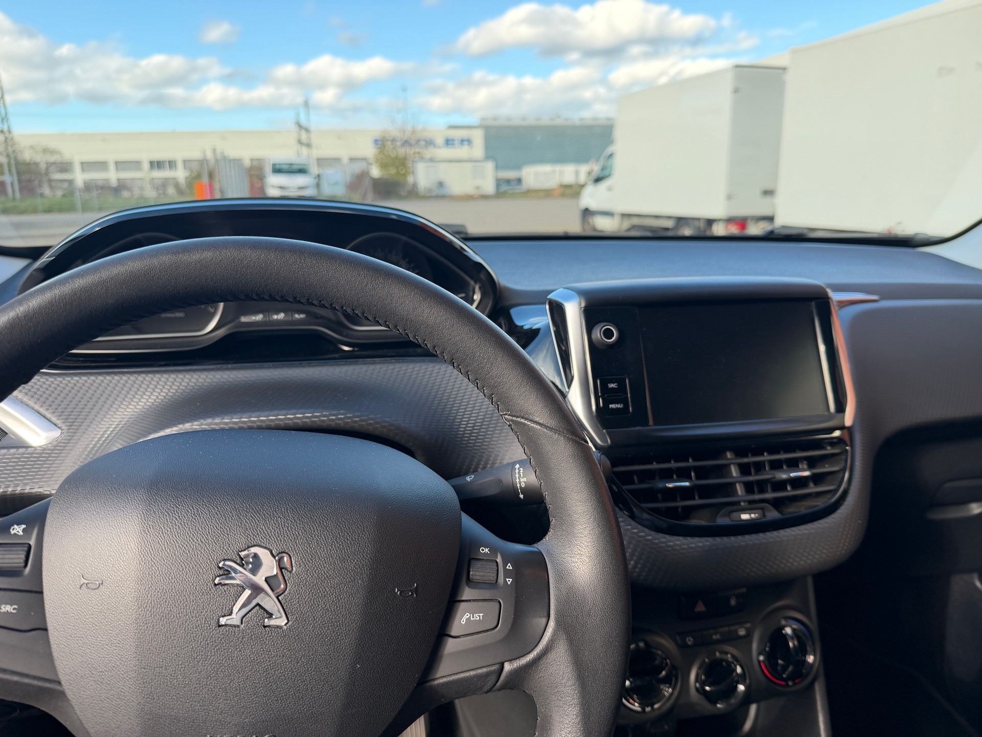 PEUGEOT 208 1.2 PureTech Active EAT6-image-9