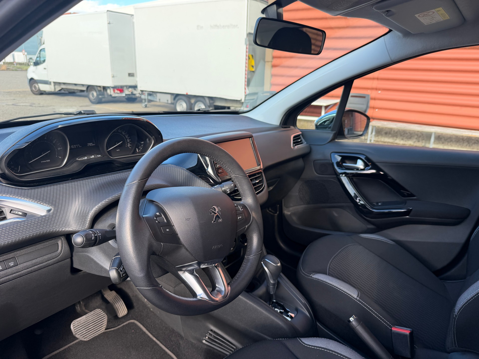 PEUGEOT 208 1.2 PureTech Active EAT6-image-8