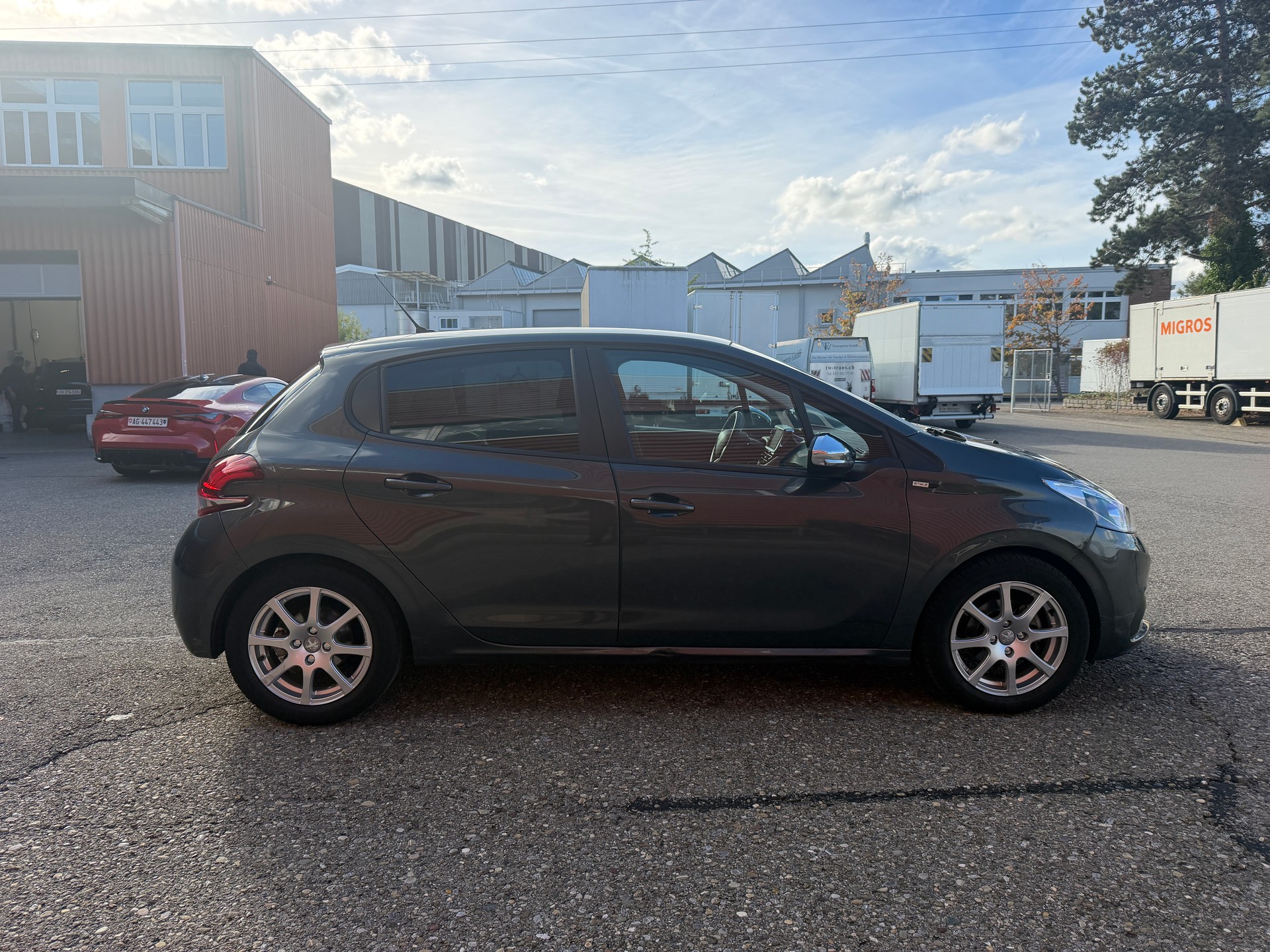 PEUGEOT 208 1.2 PureTech Active EAT6-image-5