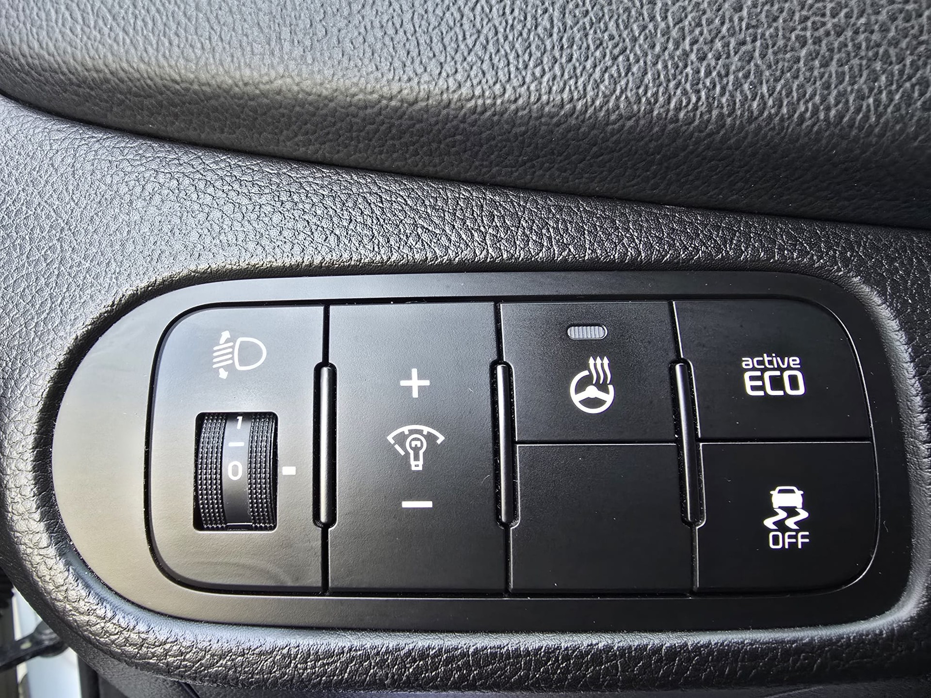 KIA Carens 1.7 CRDi Trend DCT-image-11