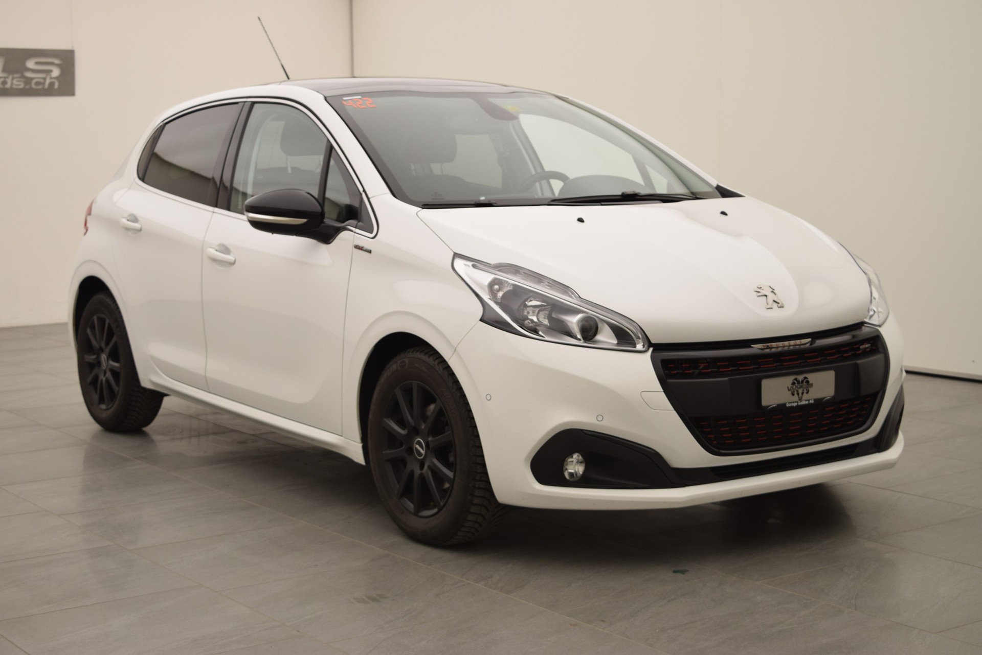 PEUGEOT 208 1.2e STT Pure Tech GT Line-image-2