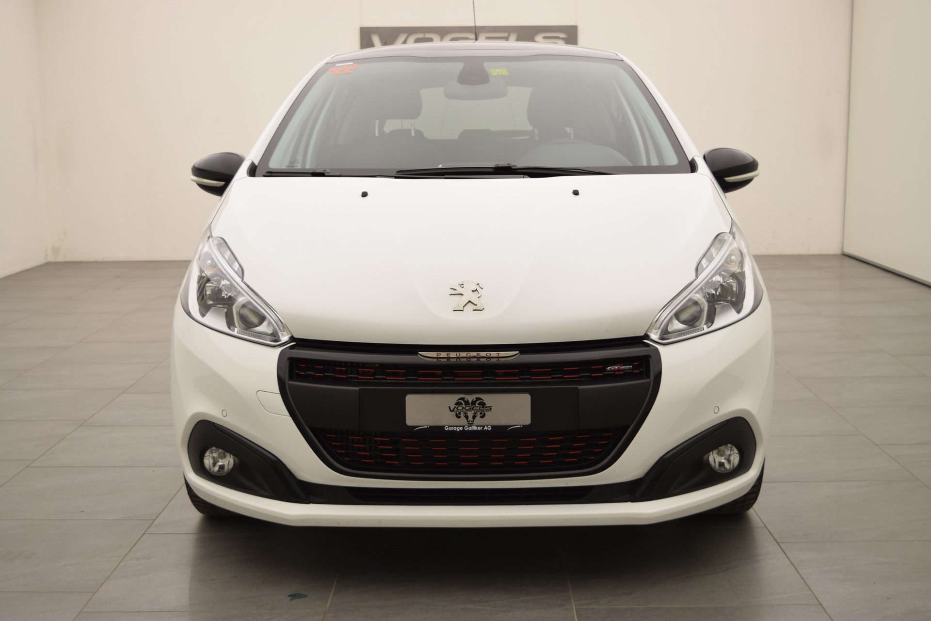 PEUGEOT 208 1.2e STT Pure Tech GT Line-image-3