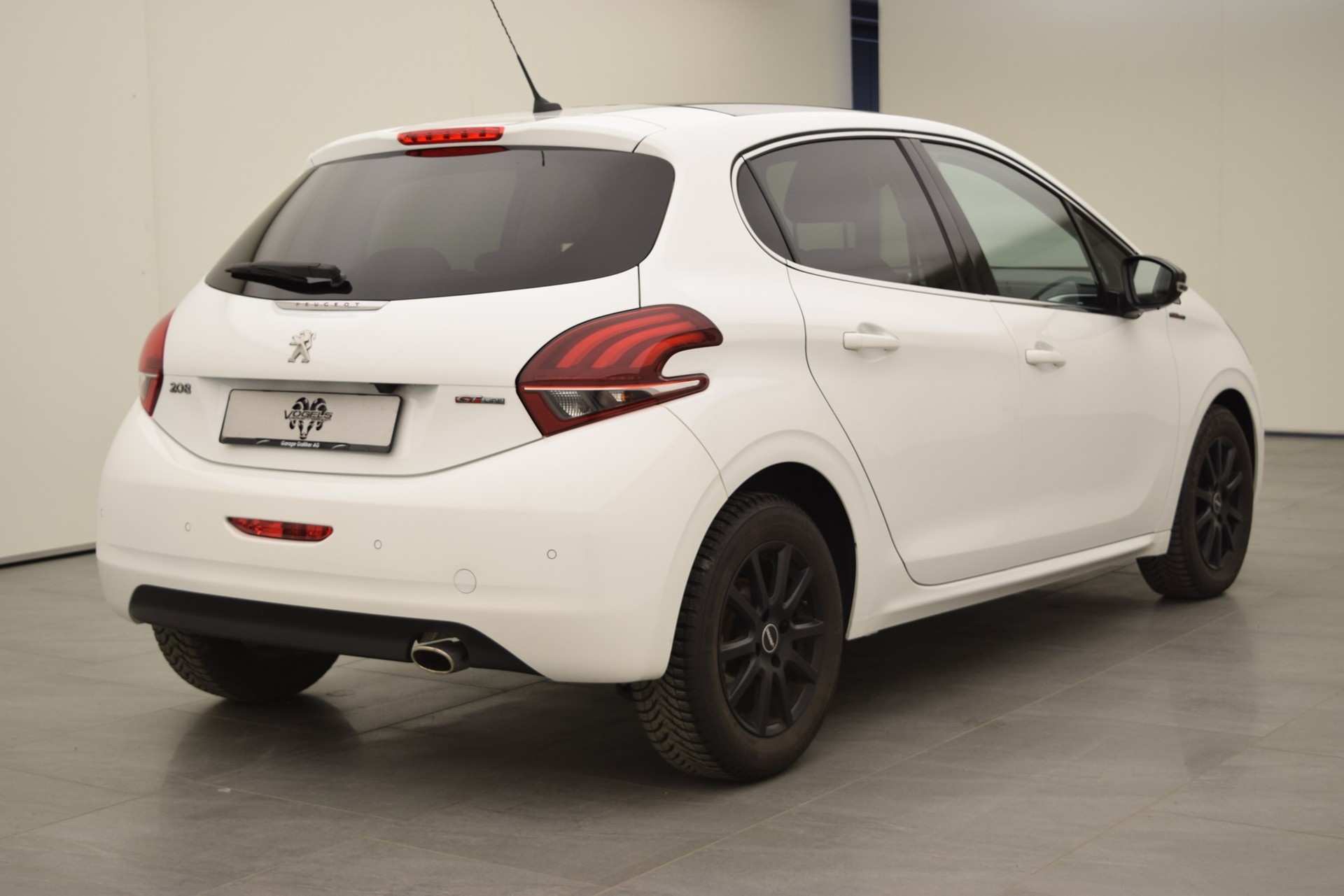 PEUGEOT 208 1.2e STT Pure Tech GT Line-image-4
