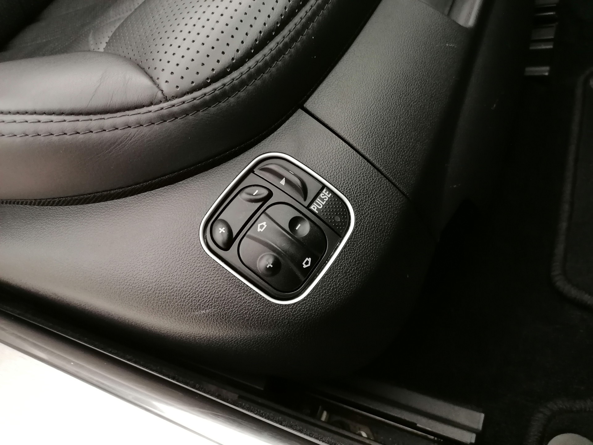 MERCEDES-BENZ SL 63 AMG Speedshift MCT-image-14