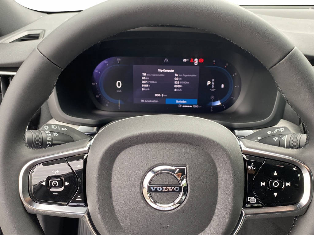 VOLVO V60 2.0 B4 Plus Dark-image-8