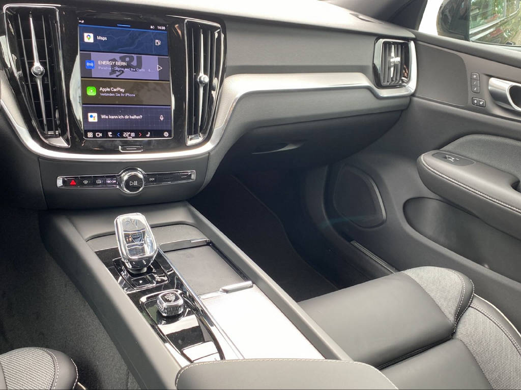 VOLVO V60 2.0 B4 Plus Dark-image-11