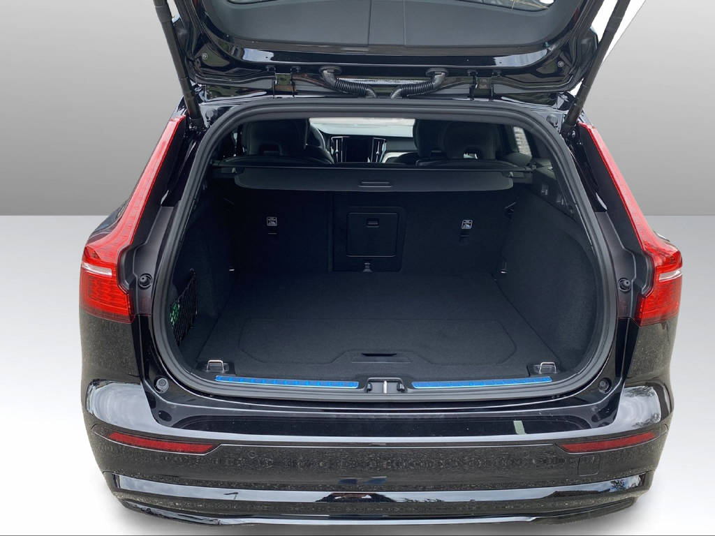 VOLVO V60 2.0 B4 Plus Dark-image-5