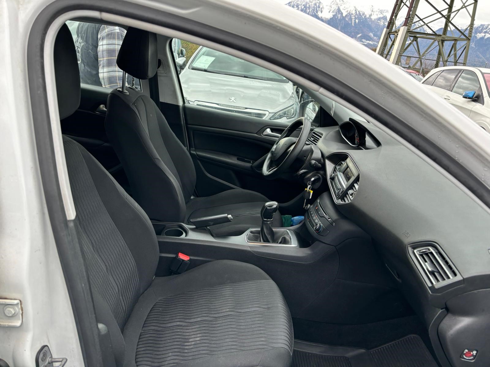 PEUGEOT 308 SW 1.2 THP Access-image-7