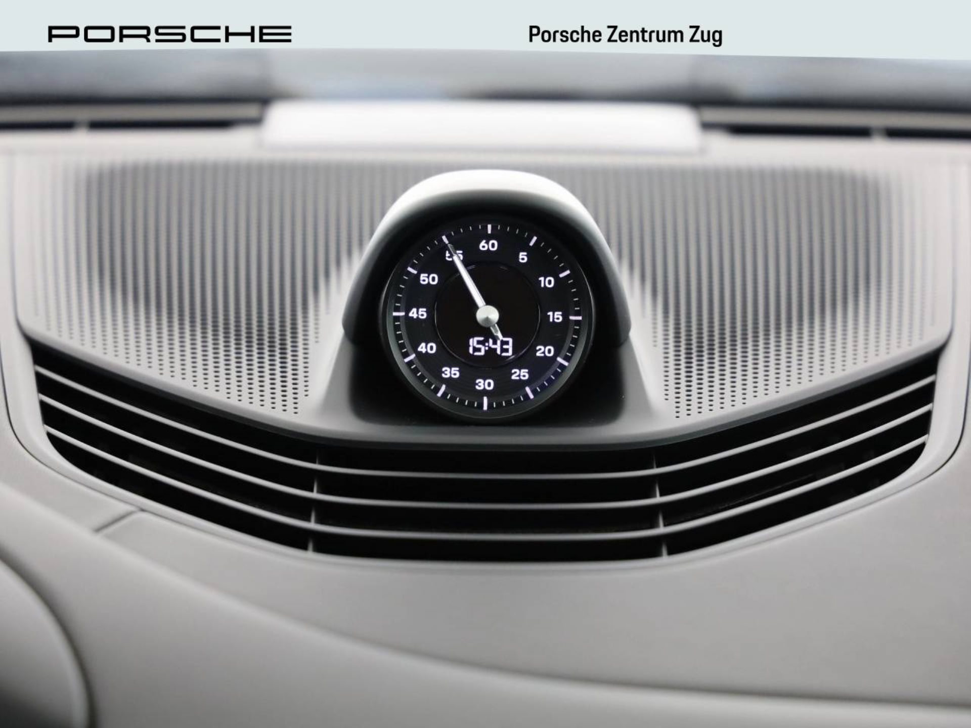 PORSCHE Taycan 4S-image-15