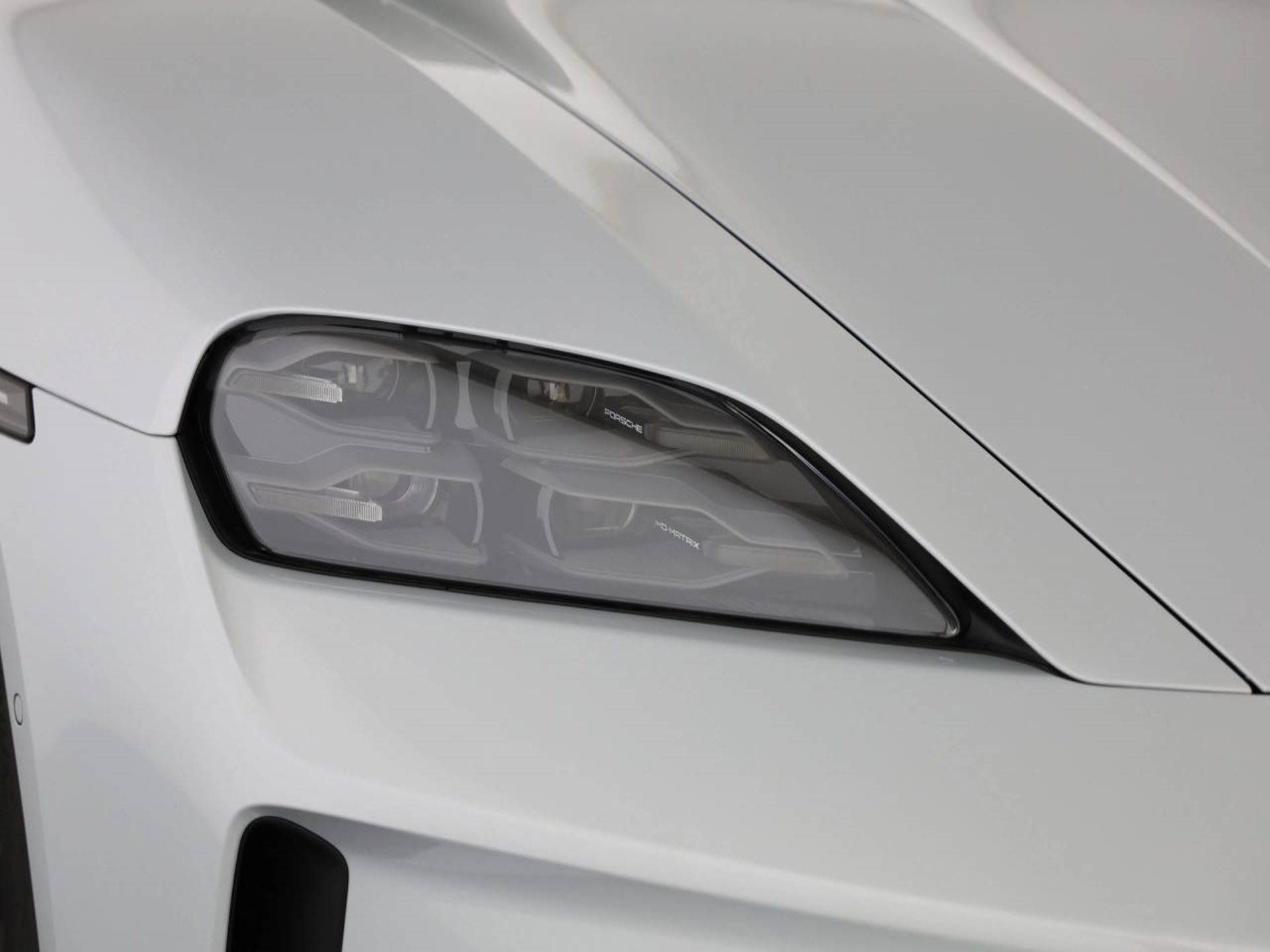 PORSCHE Taycan 4S-image-19