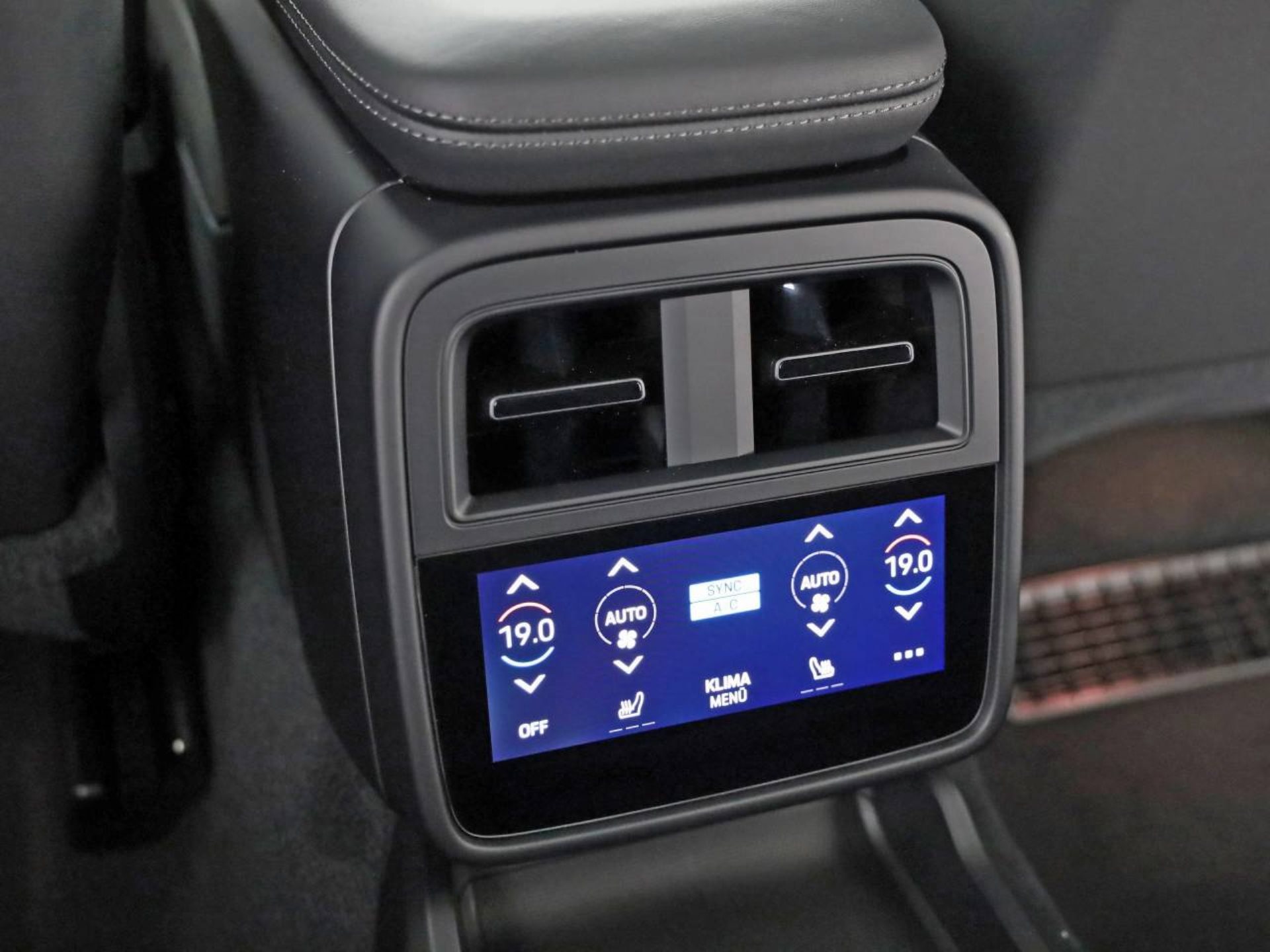 PORSCHE Taycan 4S-image-17