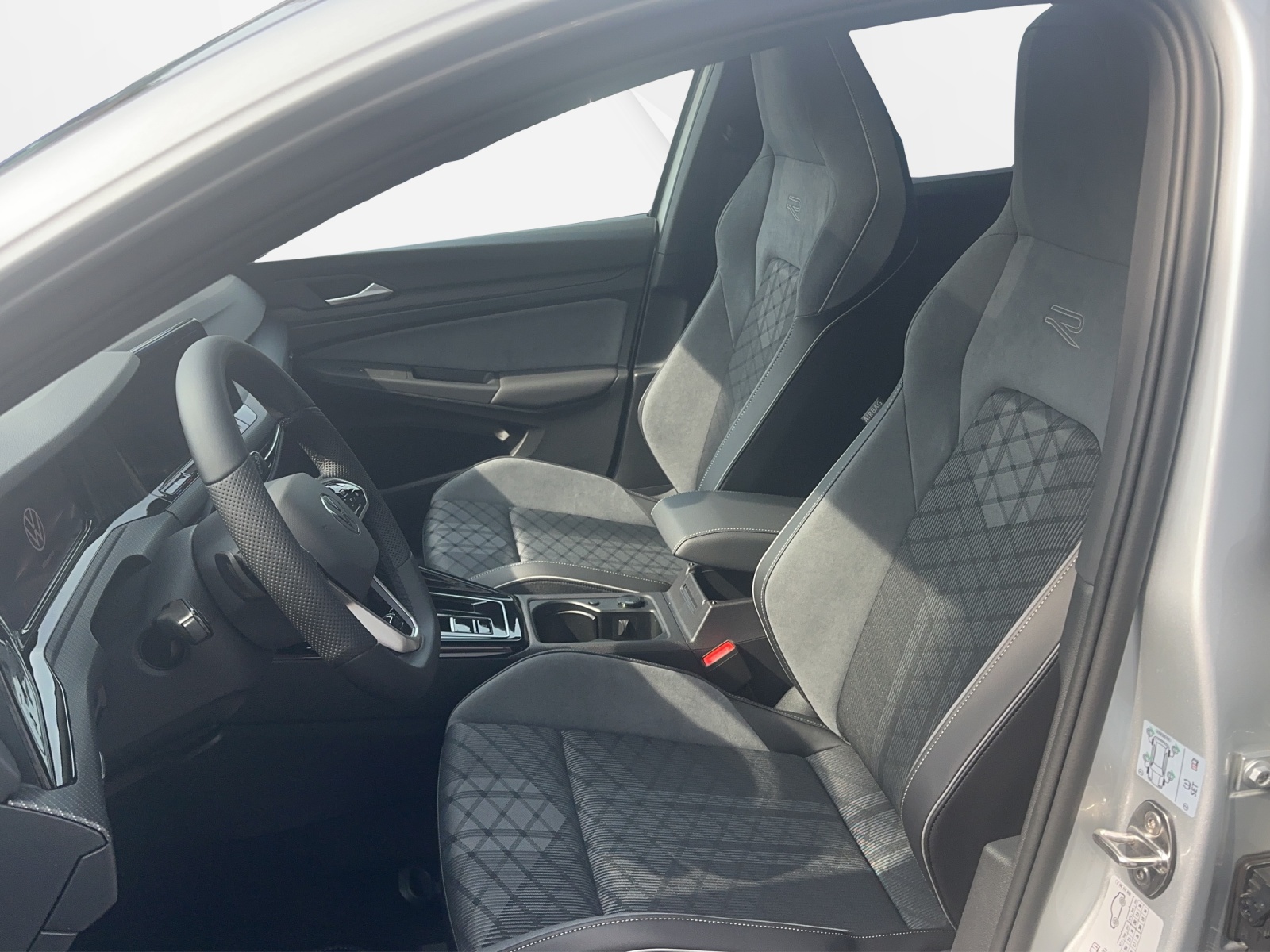 VW Golf 1.5 eTSI mHEV ACT R-Line DSG-image-9