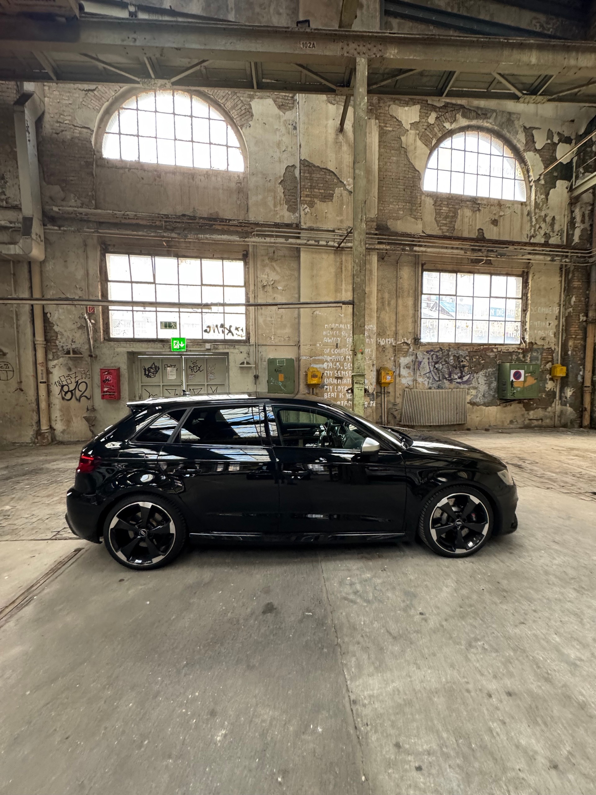 AUDI RS3 2.5 TSI quattro S-tronic-image-1