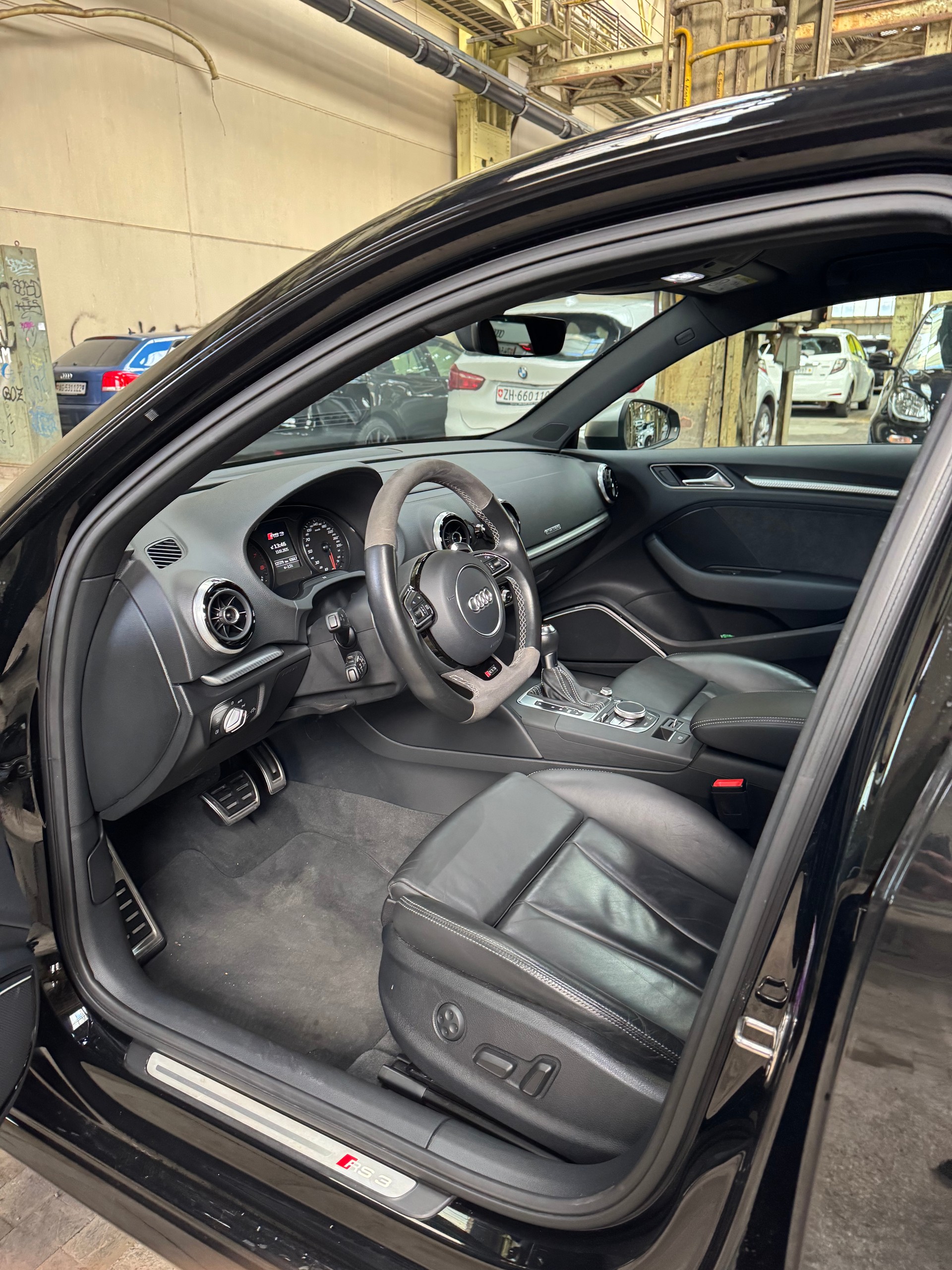 AUDI RS3 2.5 TSI quattro S-tronic-image-3