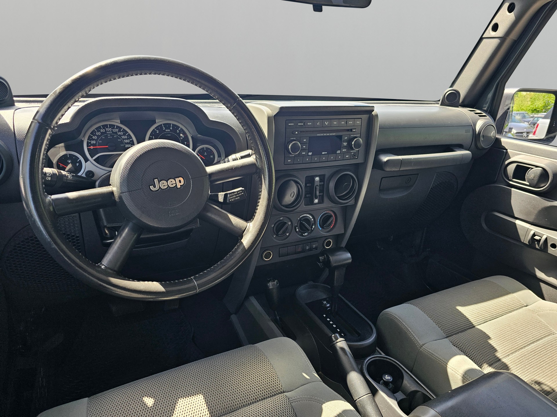 JEEP Wrangler 3.8 Unlimited Sahara Automatic-image-5