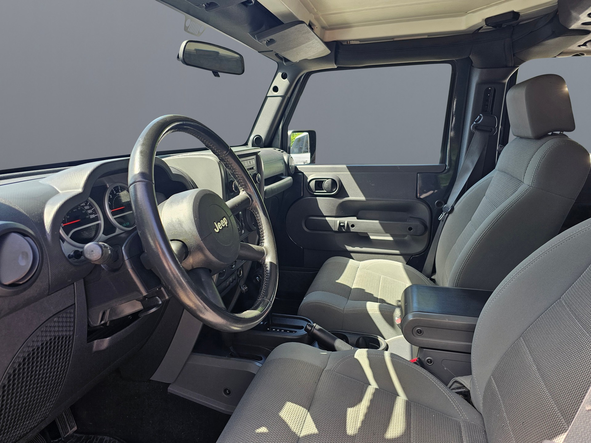 JEEP Wrangler 3.8 Unlimited Sahara Automatic-image-7