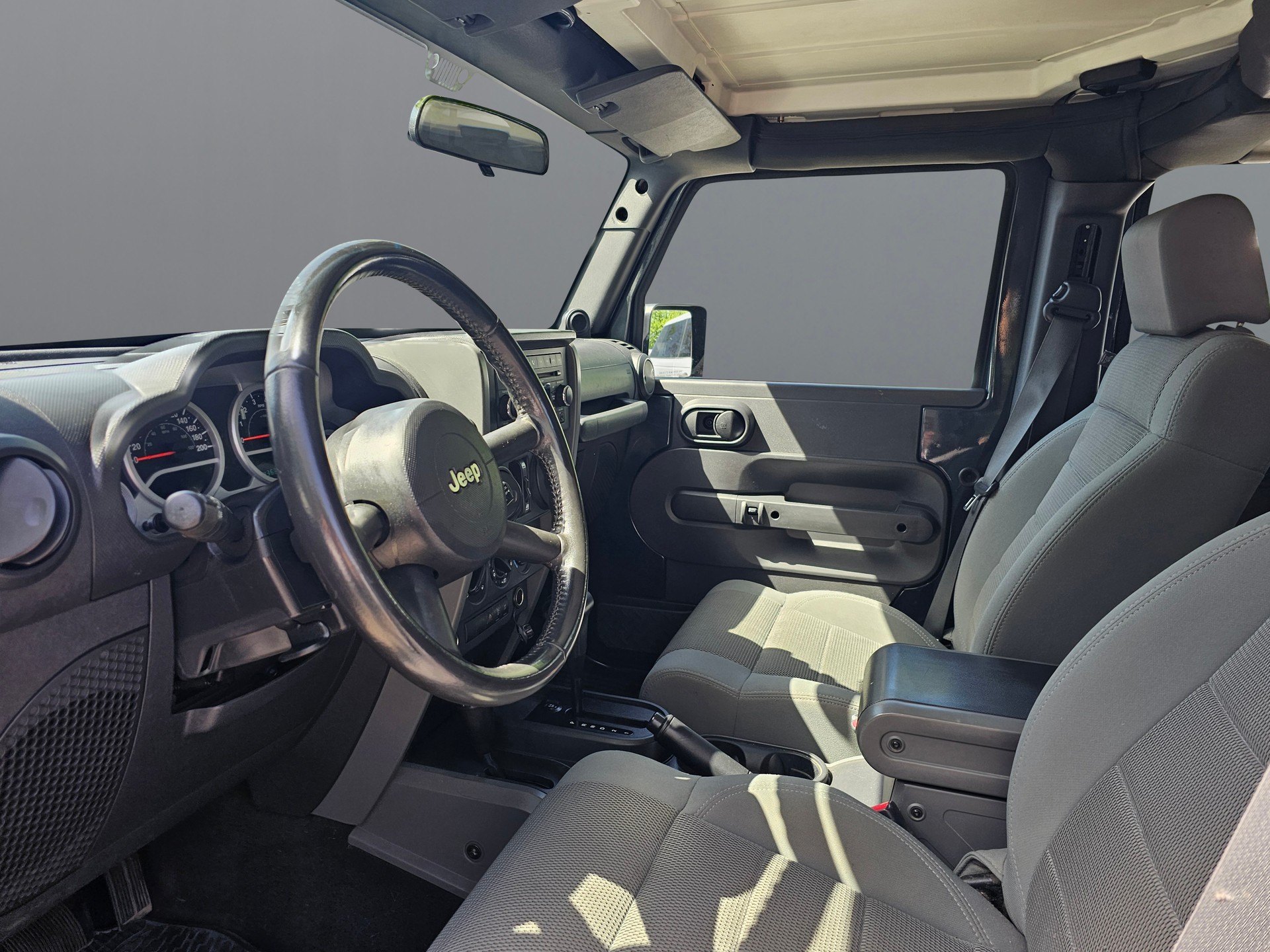 JEEP Wrangler 3.8 Unlimited Sahara Automatic-image-6