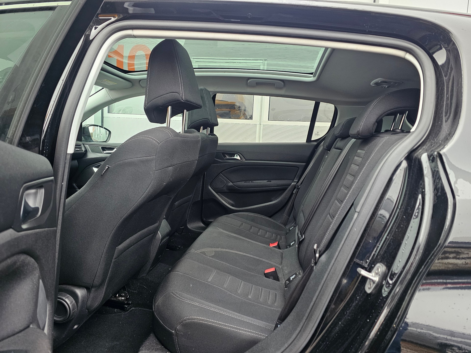 PEUGEOT 308 1.6 THP Allure-image-11