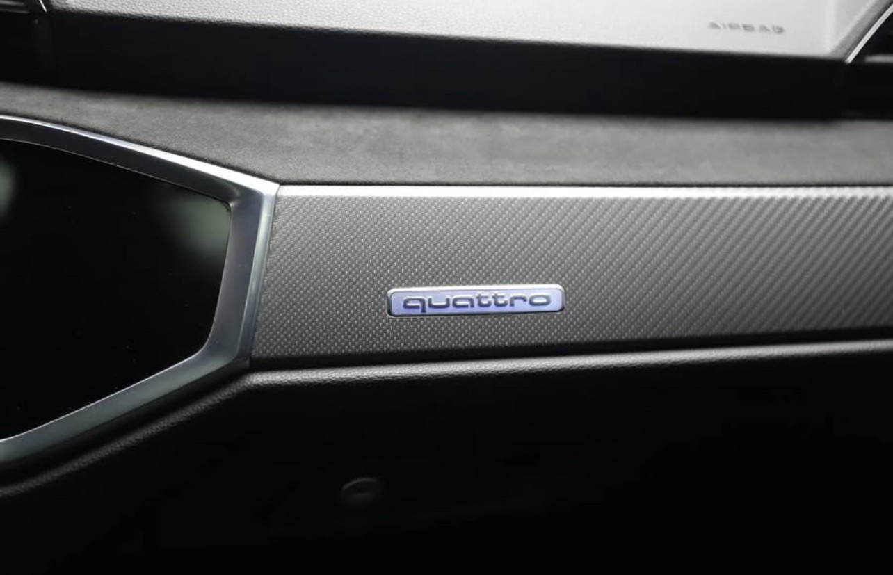AUDI RS Q3 Sportback quattro S tronic-image-7